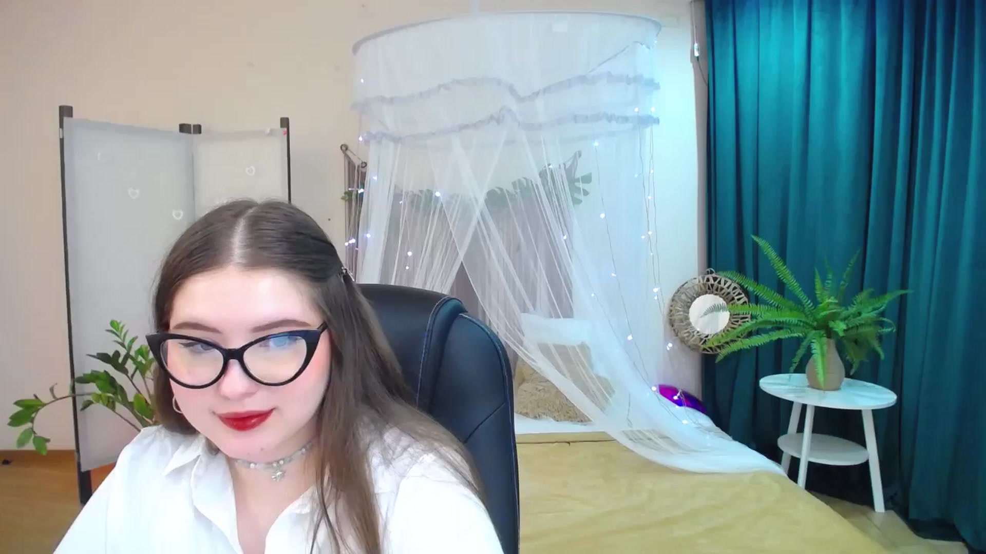 Gallery image thumbnail from AdmireMyEyes's myfreecams stream on, 03/19/2025, 01:51 image 10 of 20