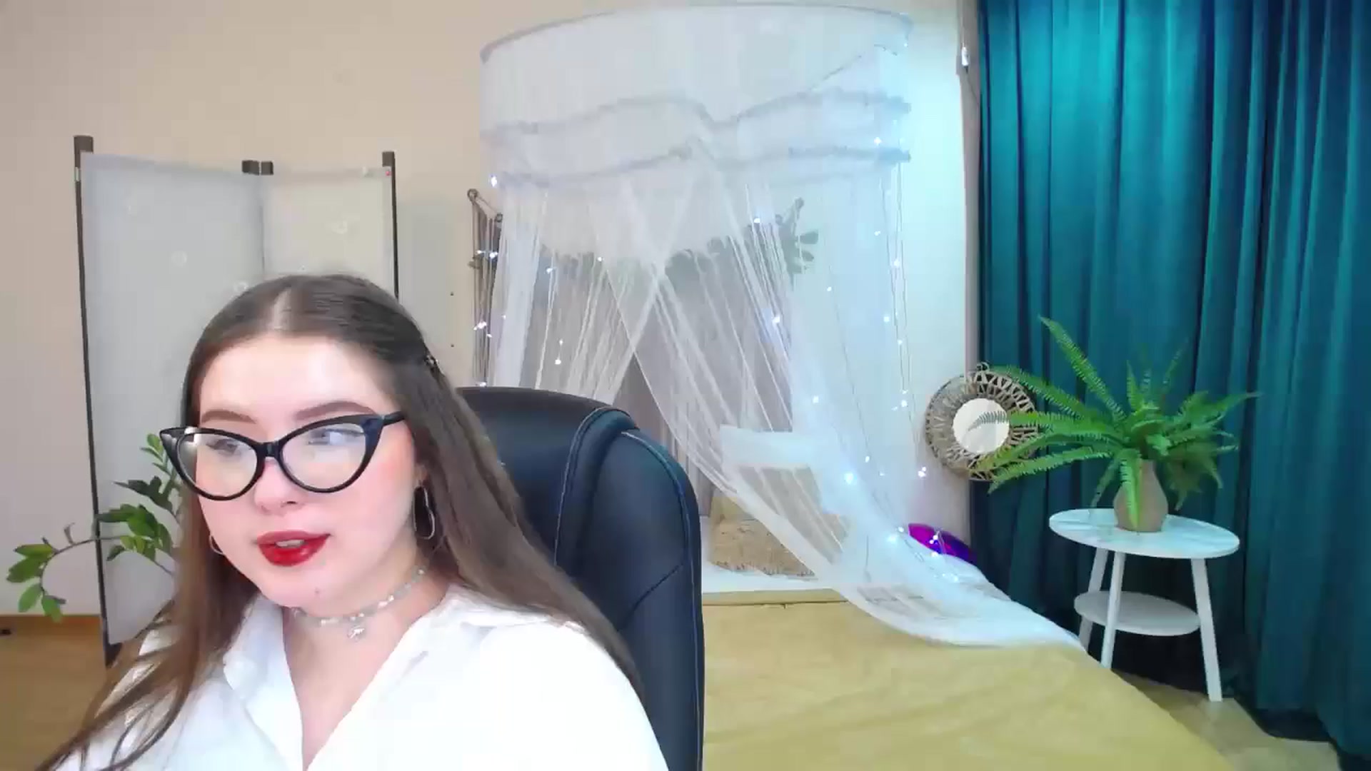 Gallery image thumbnail from AdmireMyEyes's myfreecams stream on, 03/19/2025, 02:15 image 4 of 20