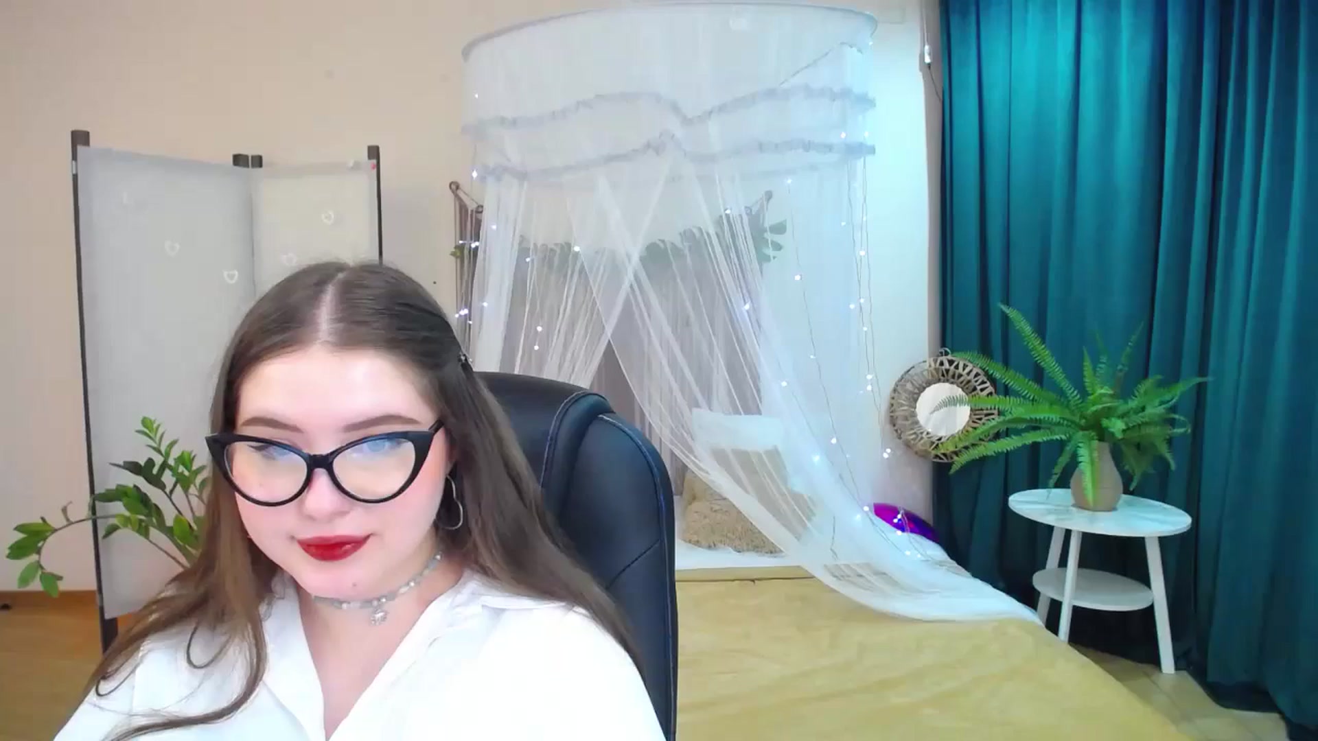 Gallery image thumbnail from AdmireMyEyes's myfreecams stream on, 03/19/2025, 02:15 image 2 of 20