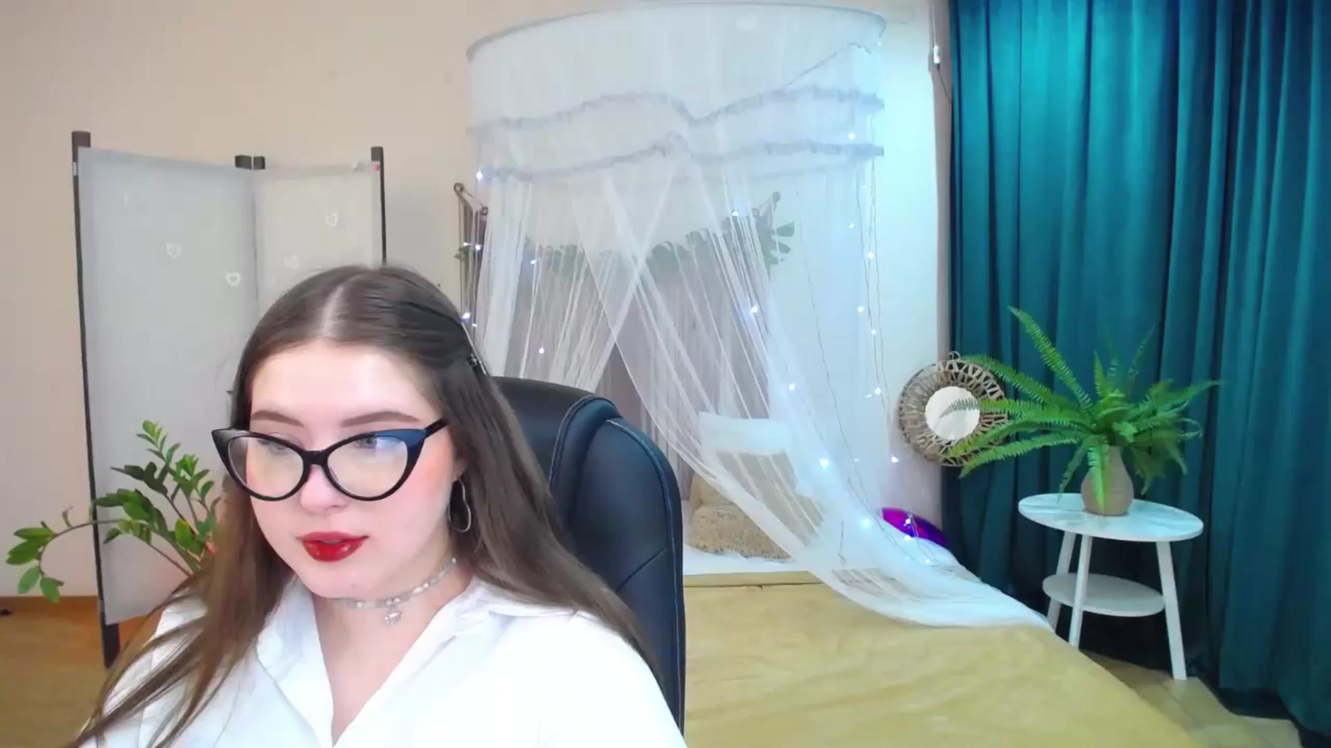Gallery image thumbnail from AdmireMyEyes's myfreecams stream on, 03/19/2025, 02:15 image 5 of 20