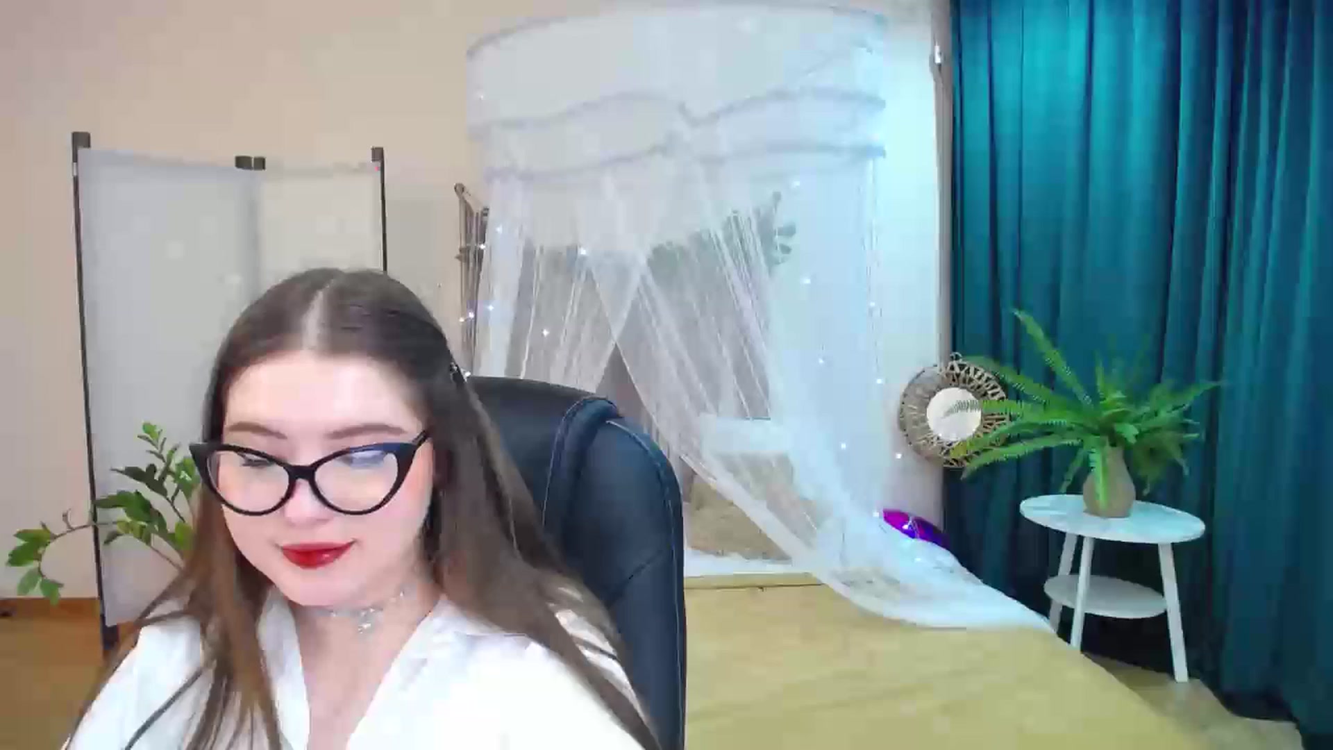 Gallery image thumbnail from AdmireMyEyes's myfreecams stream on, 03/19/2025, 02:15 image 12 of 20