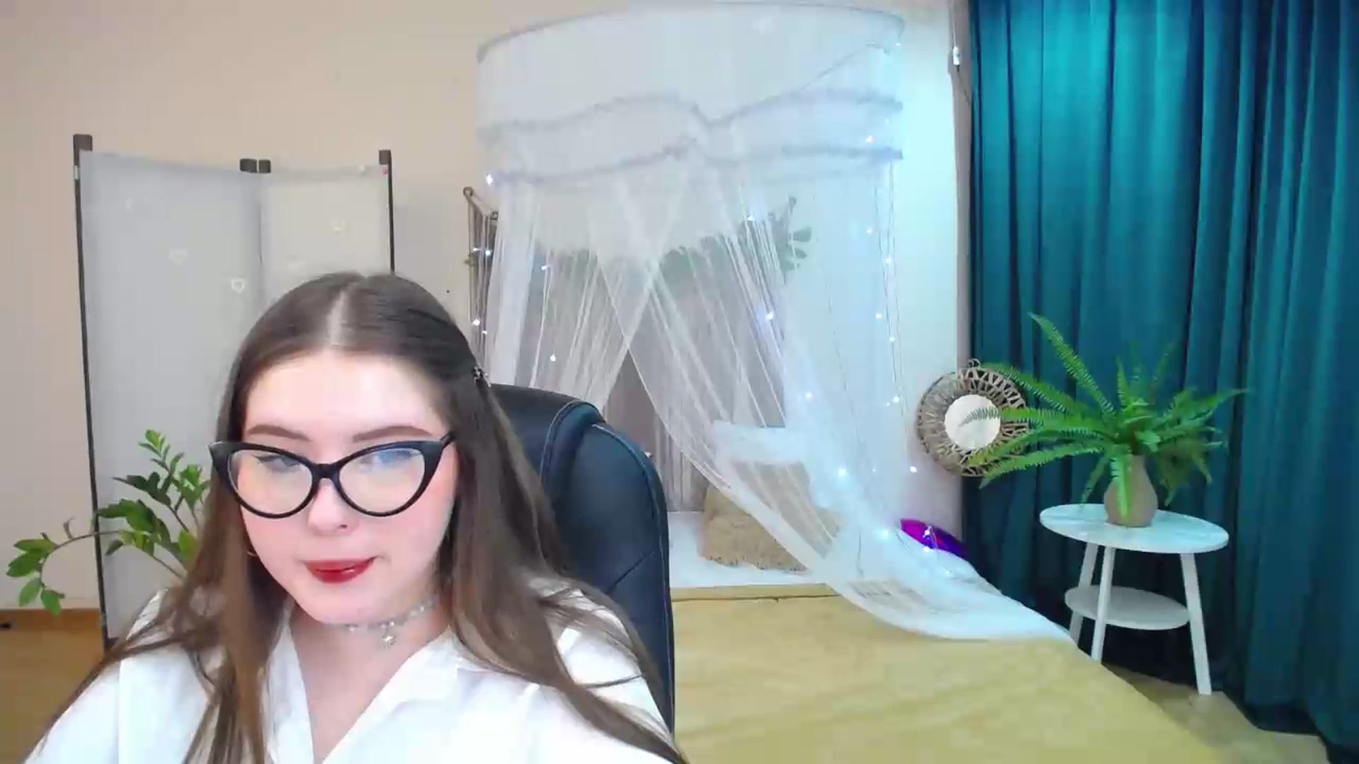 Gallery image thumbnail from AdmireMyEyes's myfreecams stream on, 03/19/2025, 02:15 image 19 of 20