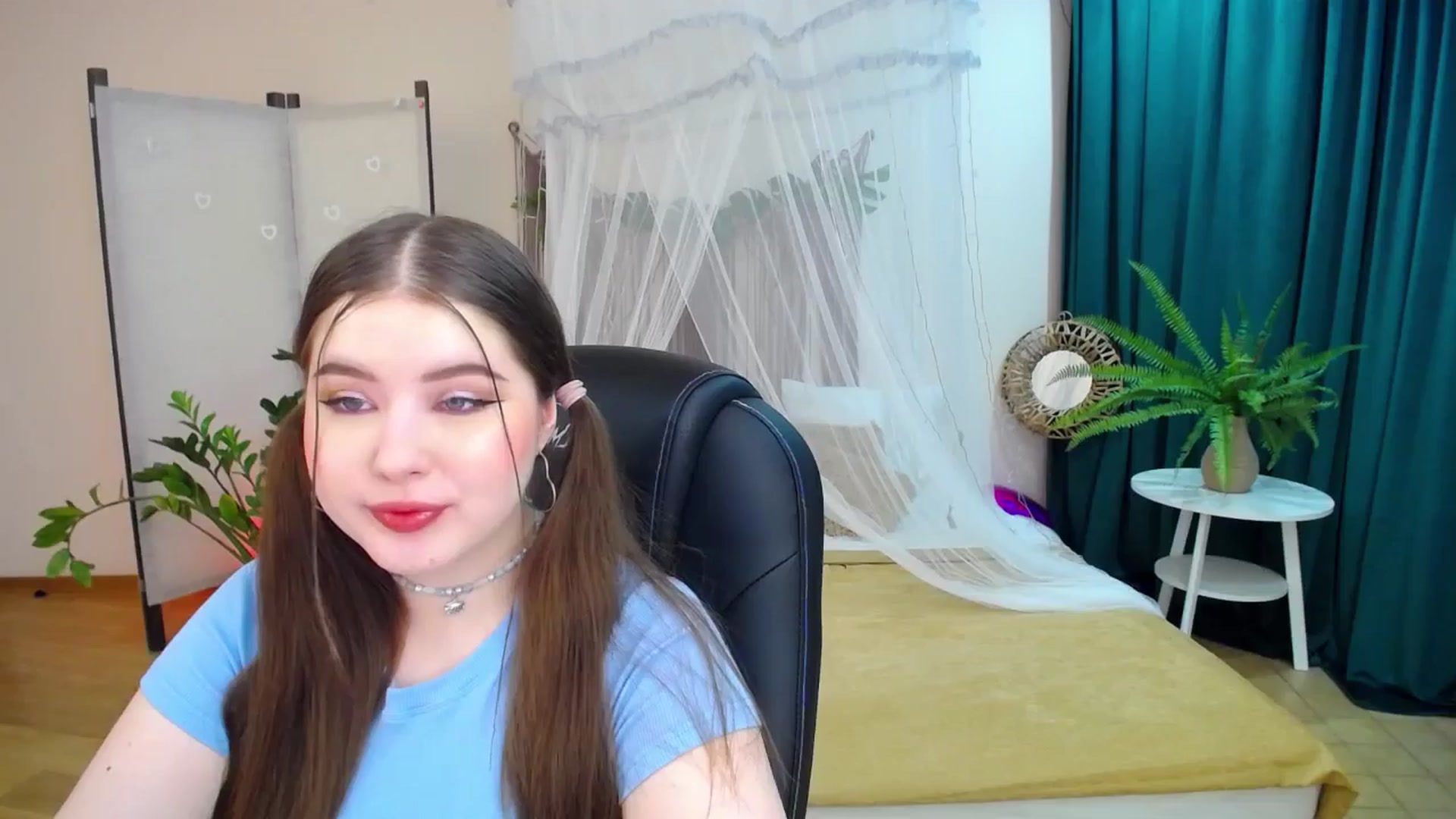 Gallery image thumbnail from AdmireMyEyes's myfreecams stream on, 03/19/2025, 18:54 image 10 of 20