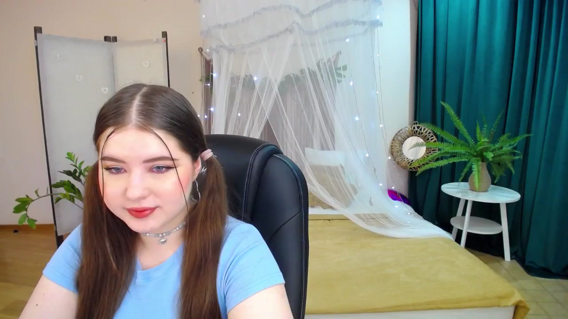 Gallery image thumbnail from AdmireMyEyes's myfreecams stream on, 03/19/2025, 18:54 image 7 of 20