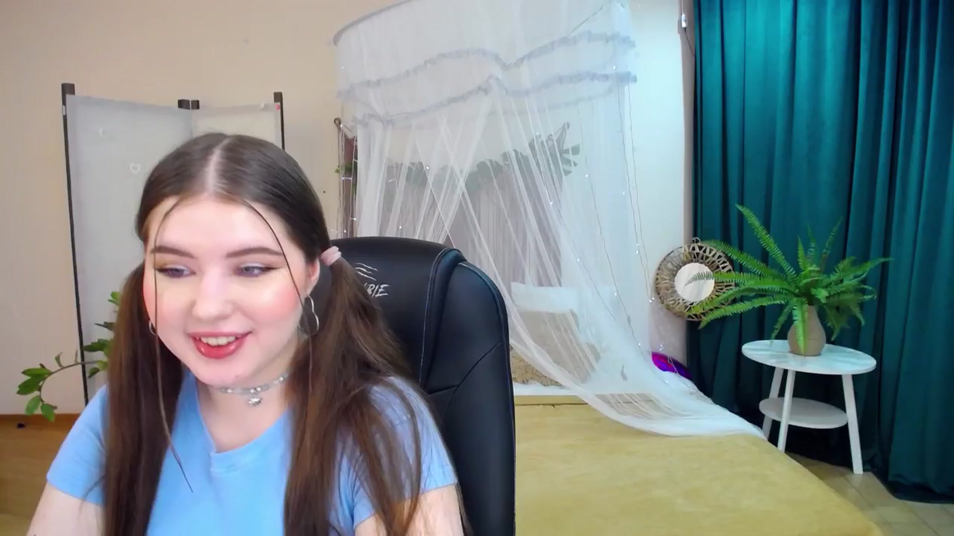 Gallery image thumbnail from AdmireMyEyes's myfreecams stream on, 03/19/2025, 19:48 image 12 of 20