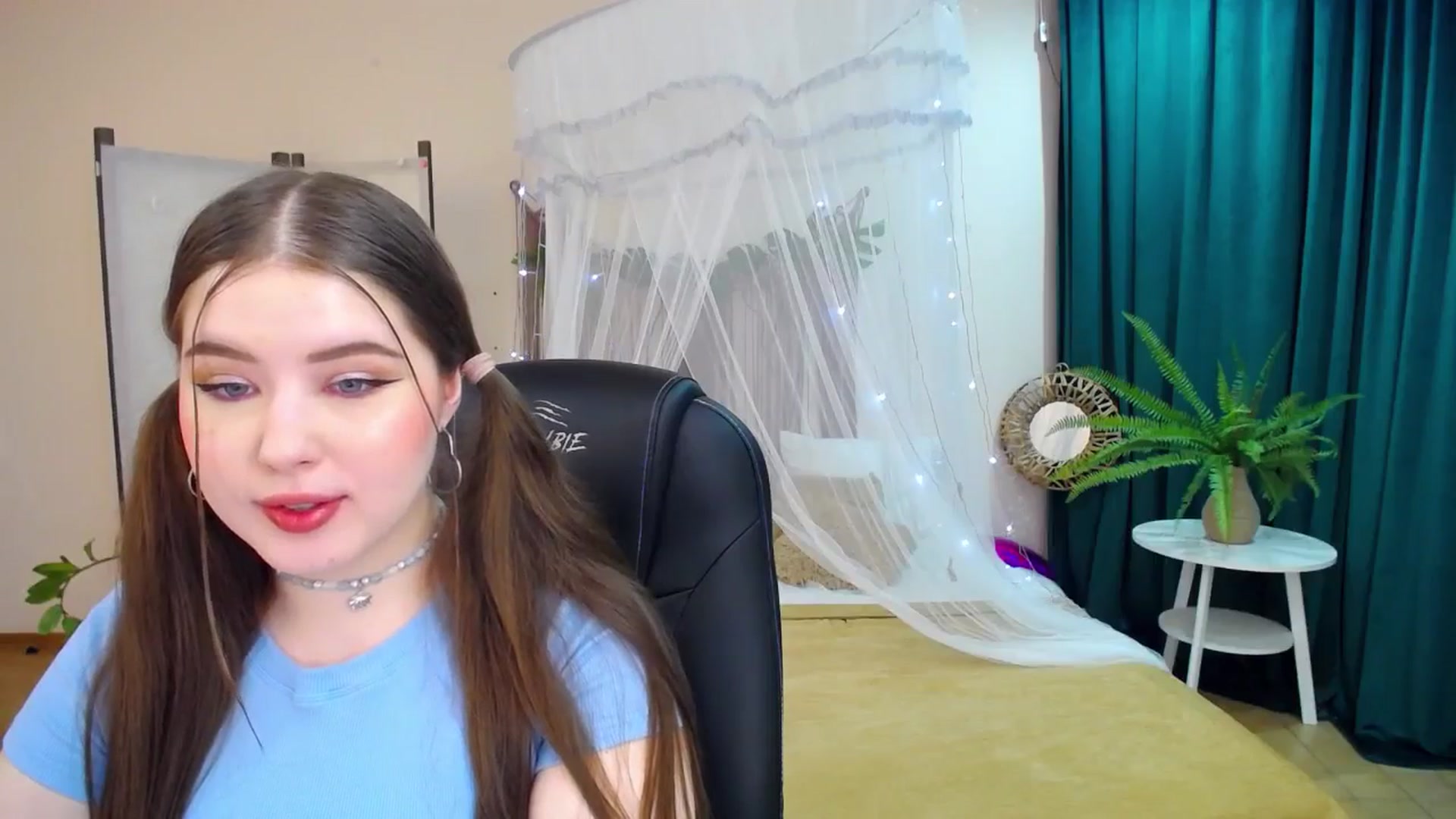Gallery image thumbnail from AdmireMyEyes's myfreecams stream on, 03/19/2025, 19:48 image 9 of 20
