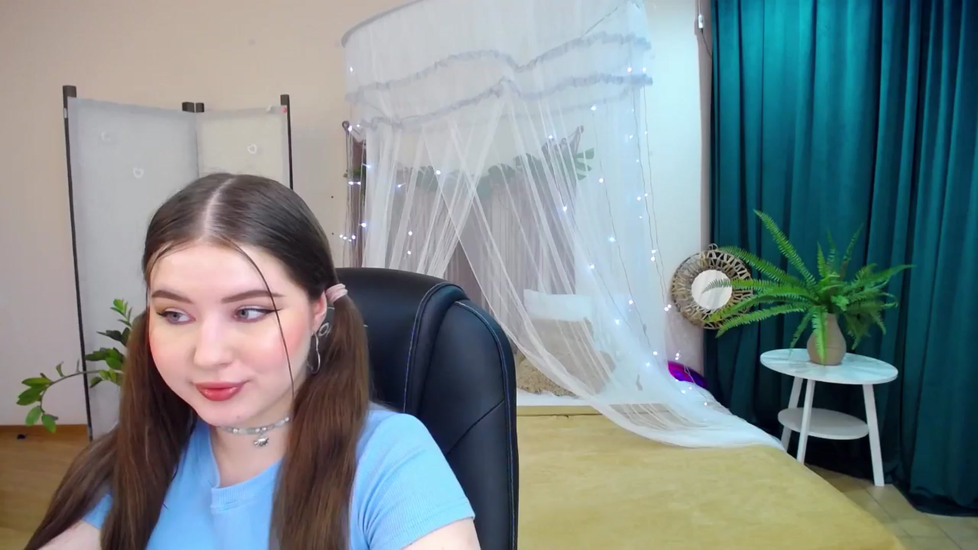 Gallery image thumbnail from AdmireMyEyes's myfreecams stream on, 03/19/2025, 19:48 image 19 of 20