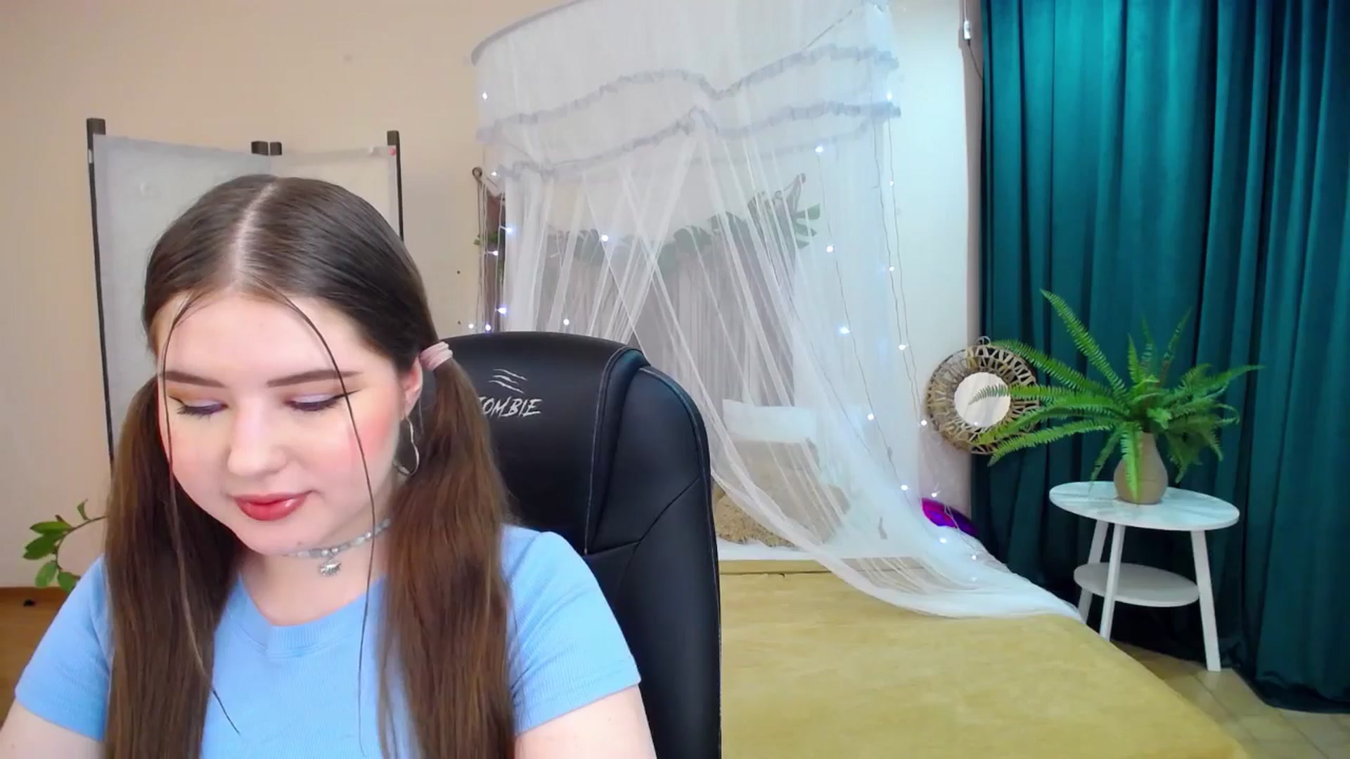 Gallery image thumbnail from AdmireMyEyes's myfreecams stream on, 03/19/2025, 19:48 image 15 of 20