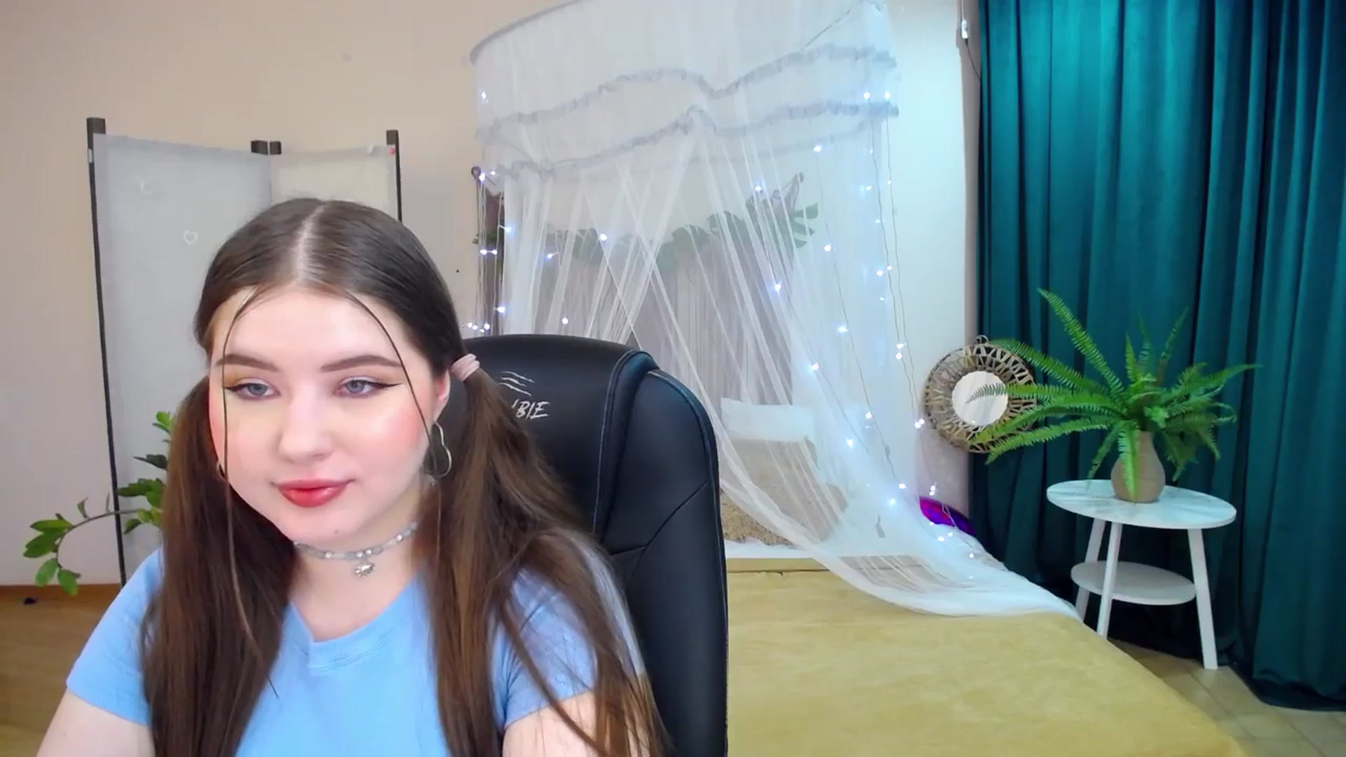 Gallery image thumbnail from AdmireMyEyes's myfreecams stream on, 03/19/2025, 19:48 image 10 of 20