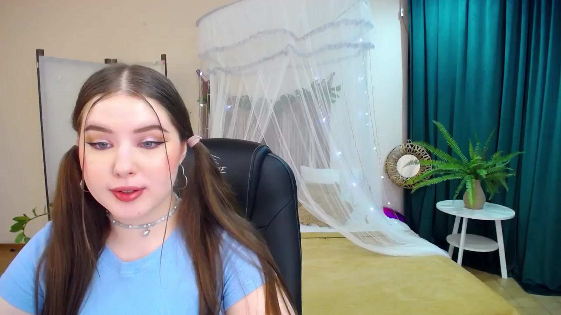Gallery image thumbnail from AdmireMyEyes's myfreecams stream on, 03/19/2025, 19:48 image 8 of 20
