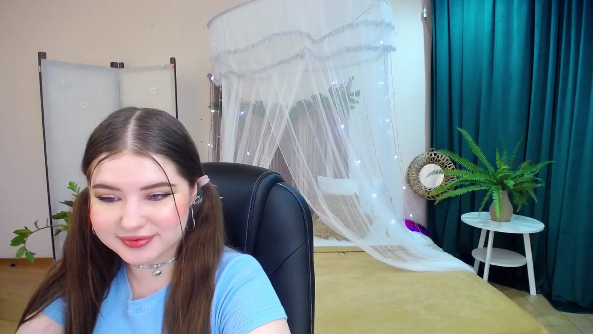 Gallery image thumbnail from AdmireMyEyes's myfreecams stream on, 03/19/2025, 19:48 image 20 of 20