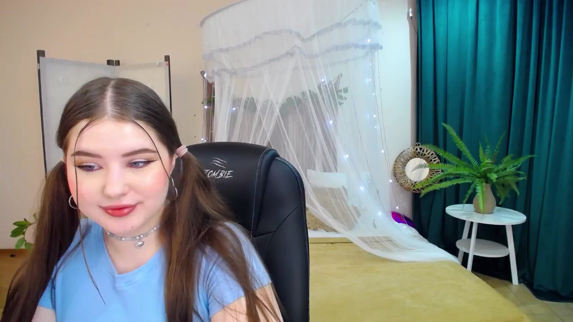 Gallery image thumbnail from AdmireMyEyes's myfreecams stream on, 03/19/2025, 19:48 image 11 of 20