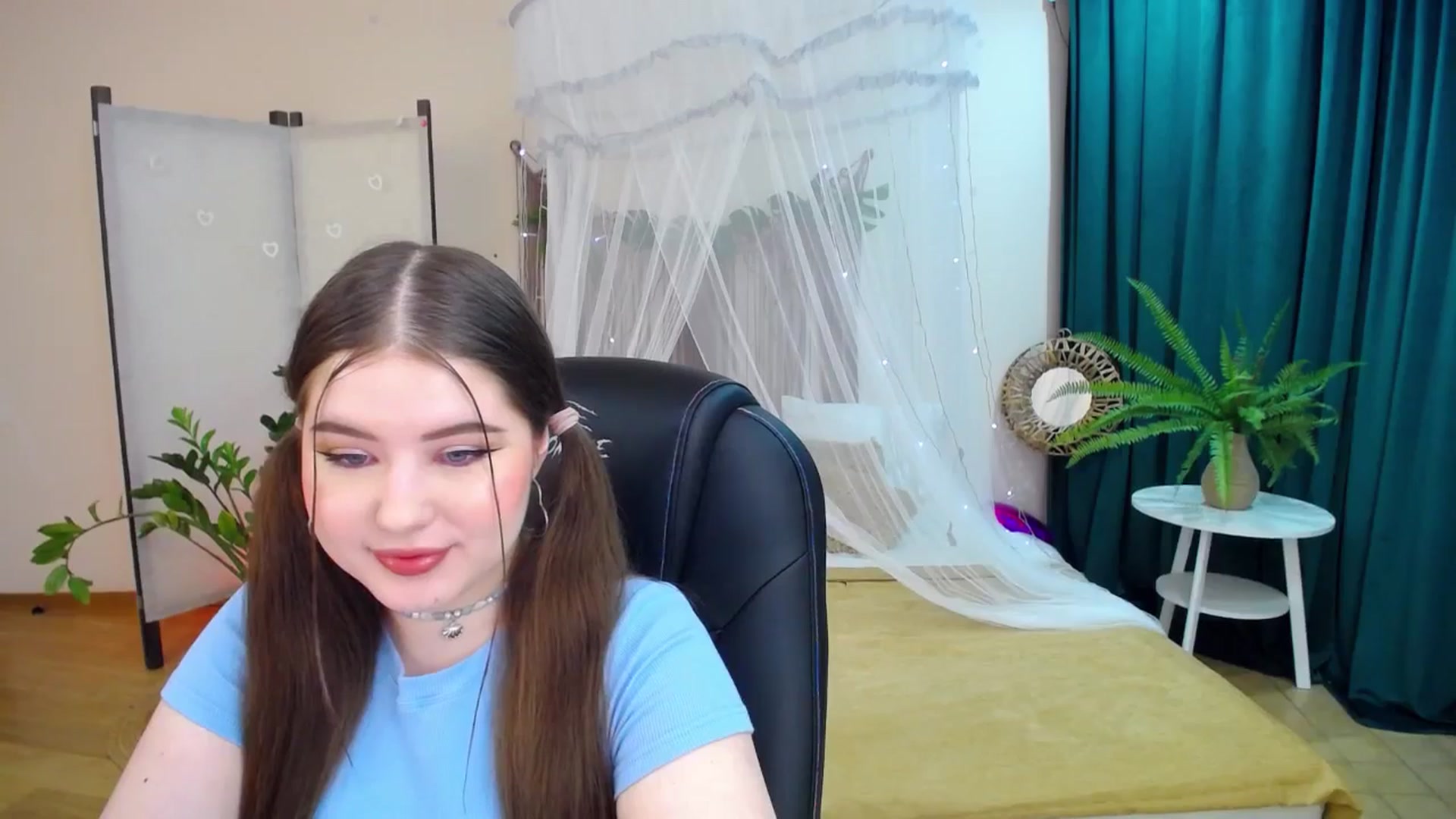 Gallery image thumbnail from AdmireMyEyes's myfreecams stream on, 03/19/2025, 19:48 image 2 of 20