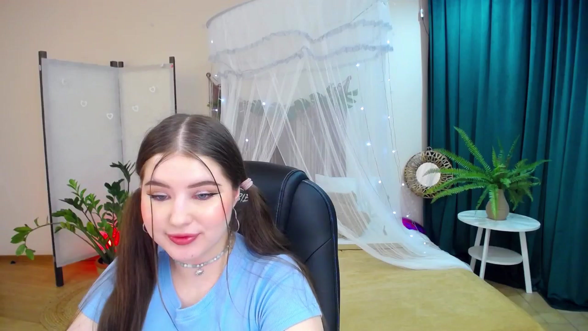 Gallery image thumbnail from AdmireMyEyes's myfreecams stream on, 03/19/2025, 21:12 image 2 of 20