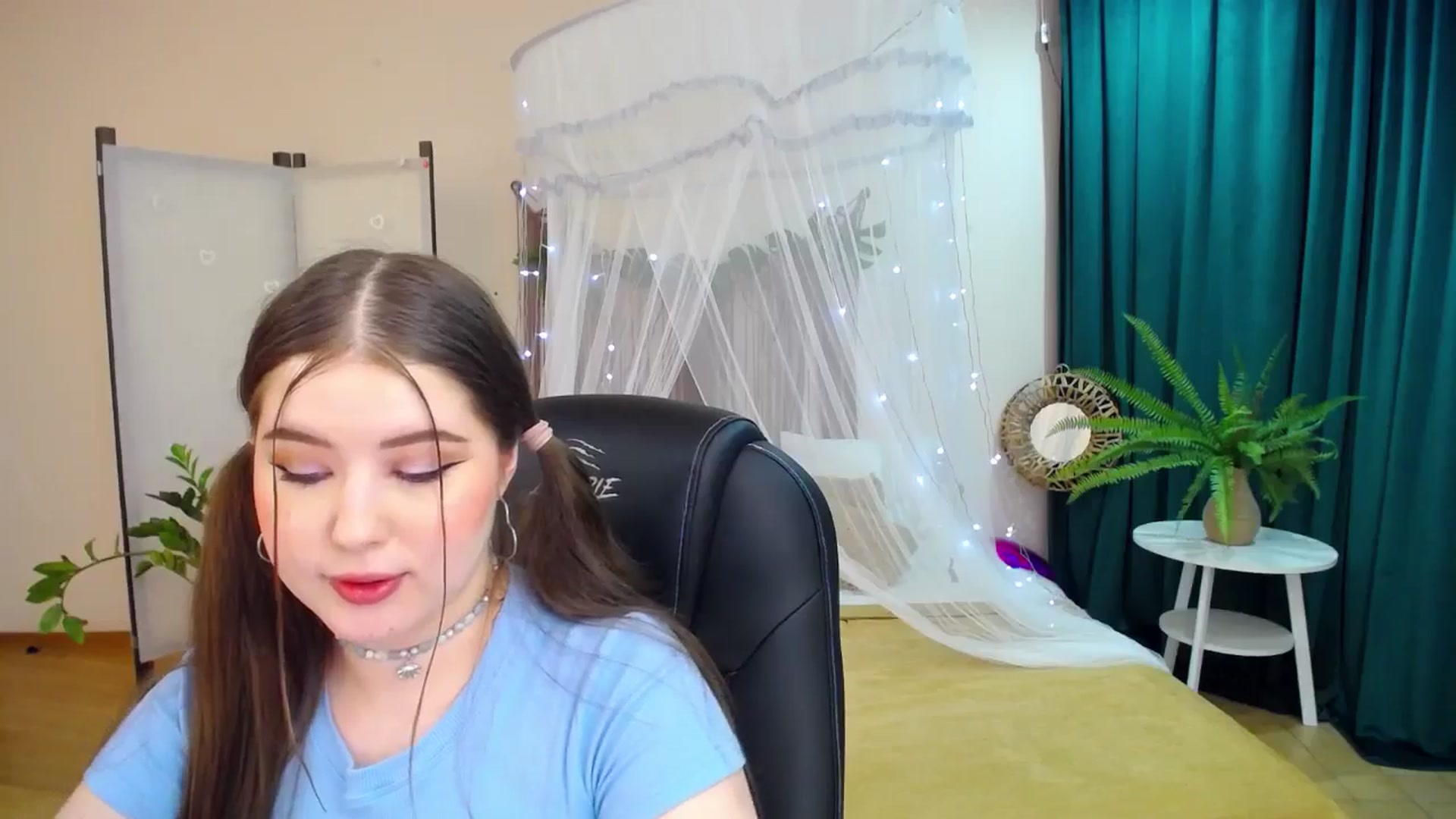 Gallery image thumbnail from AdmireMyEyes's myfreecams stream on, 03/19/2025, 21:12 image 7 of 20