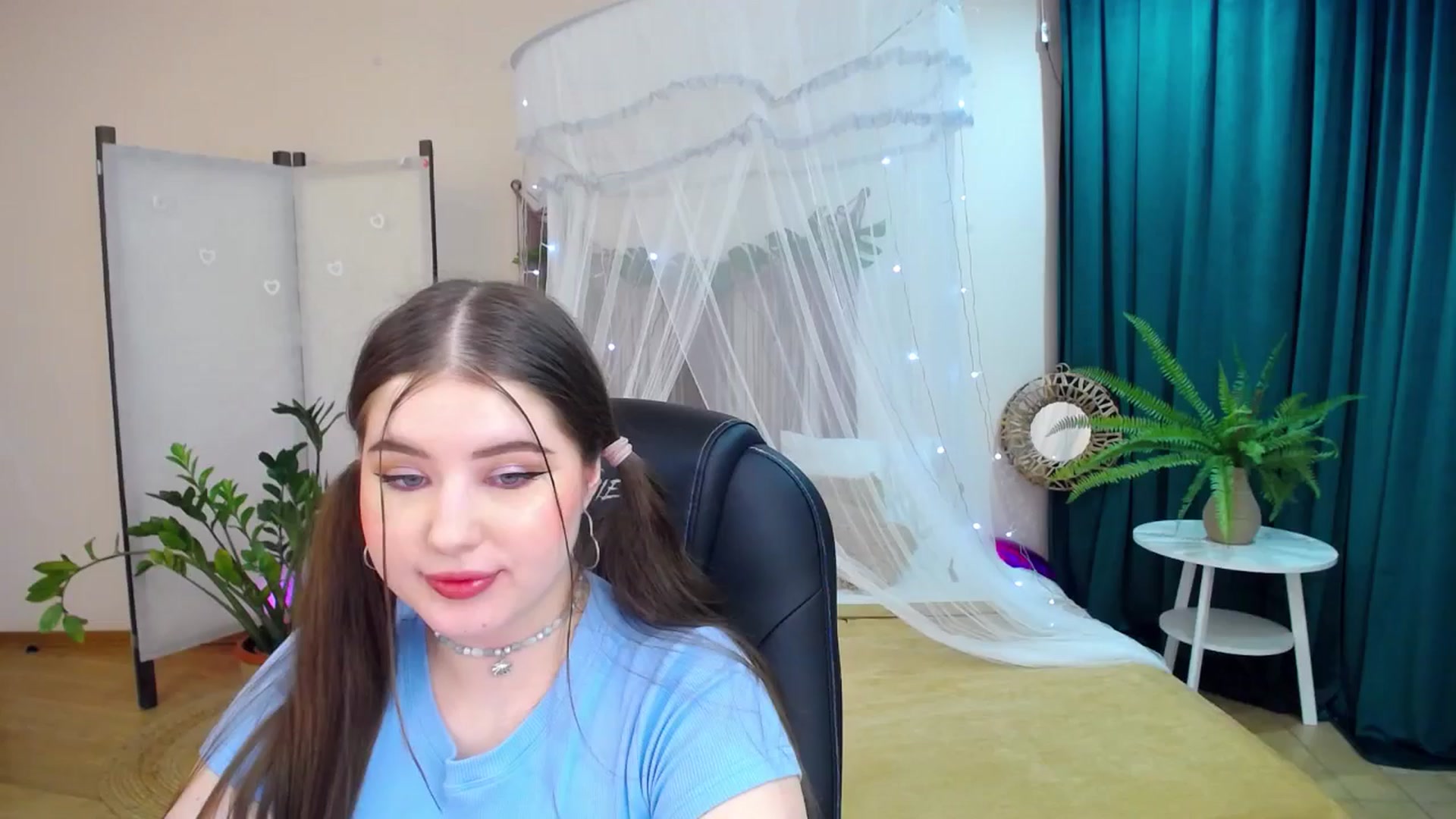 Gallery image thumbnail from AdmireMyEyes's myfreecams stream on, 03/19/2025, 21:12 image 1 of 20