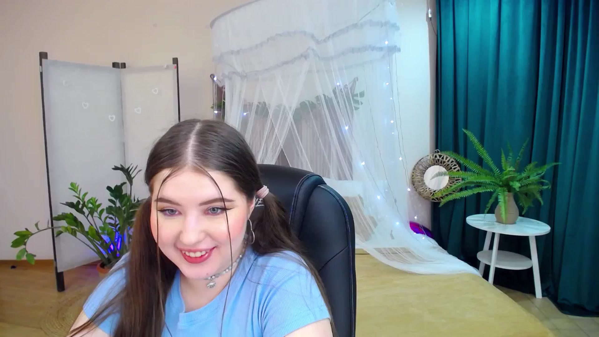 Gallery image thumbnail from AdmireMyEyes's myfreecams stream on, 03/19/2025, 21:12 image 5 of 20