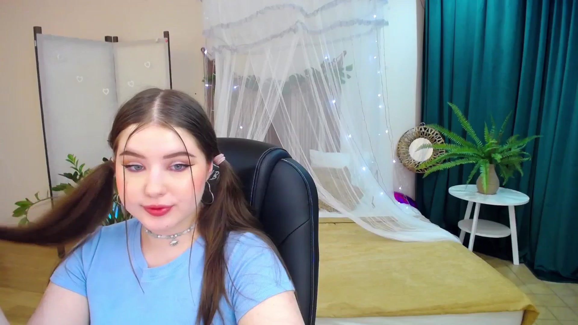 Gallery image thumbnail from AdmireMyEyes's myfreecams stream on, 03/19/2025, 21:46 image 2 of 20