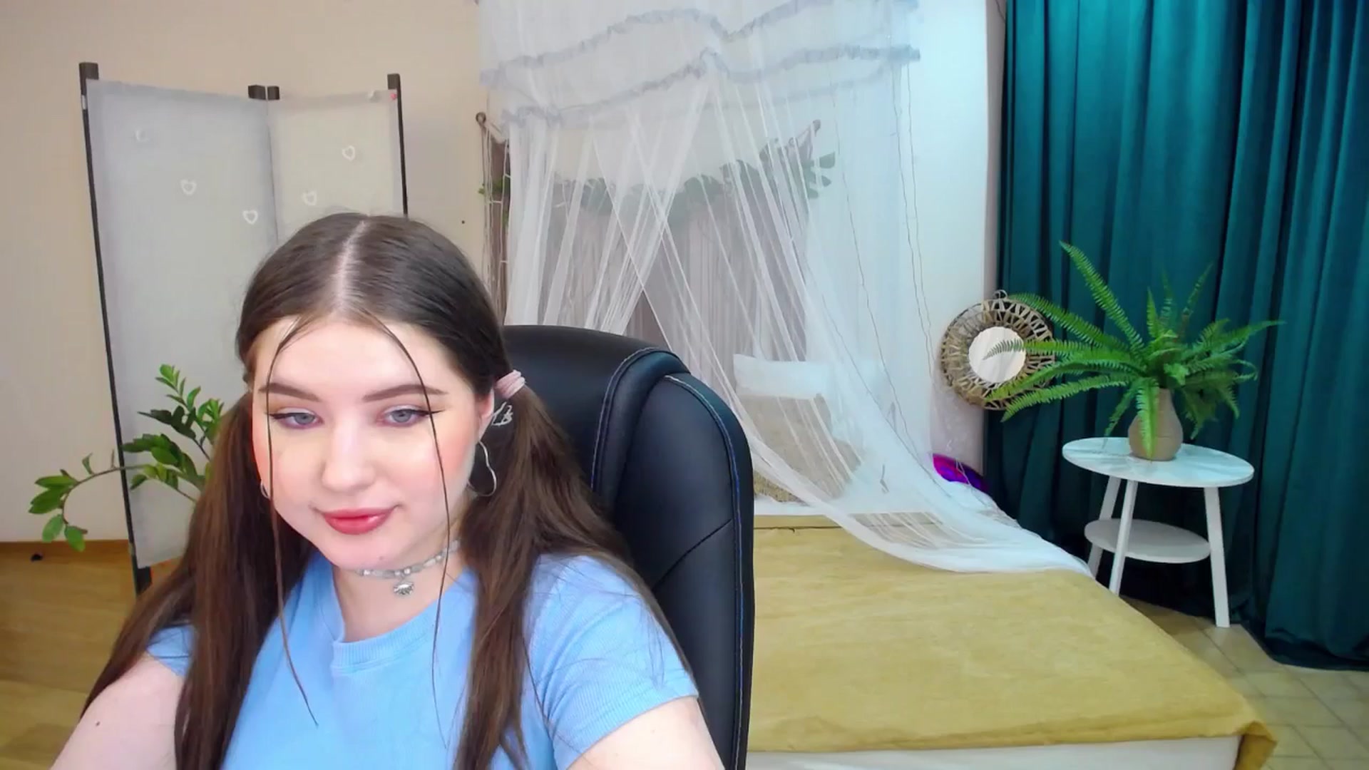 Gallery image thumbnail from AdmireMyEyes's myfreecams stream on, 03/19/2025, 21:46 image 5 of 20