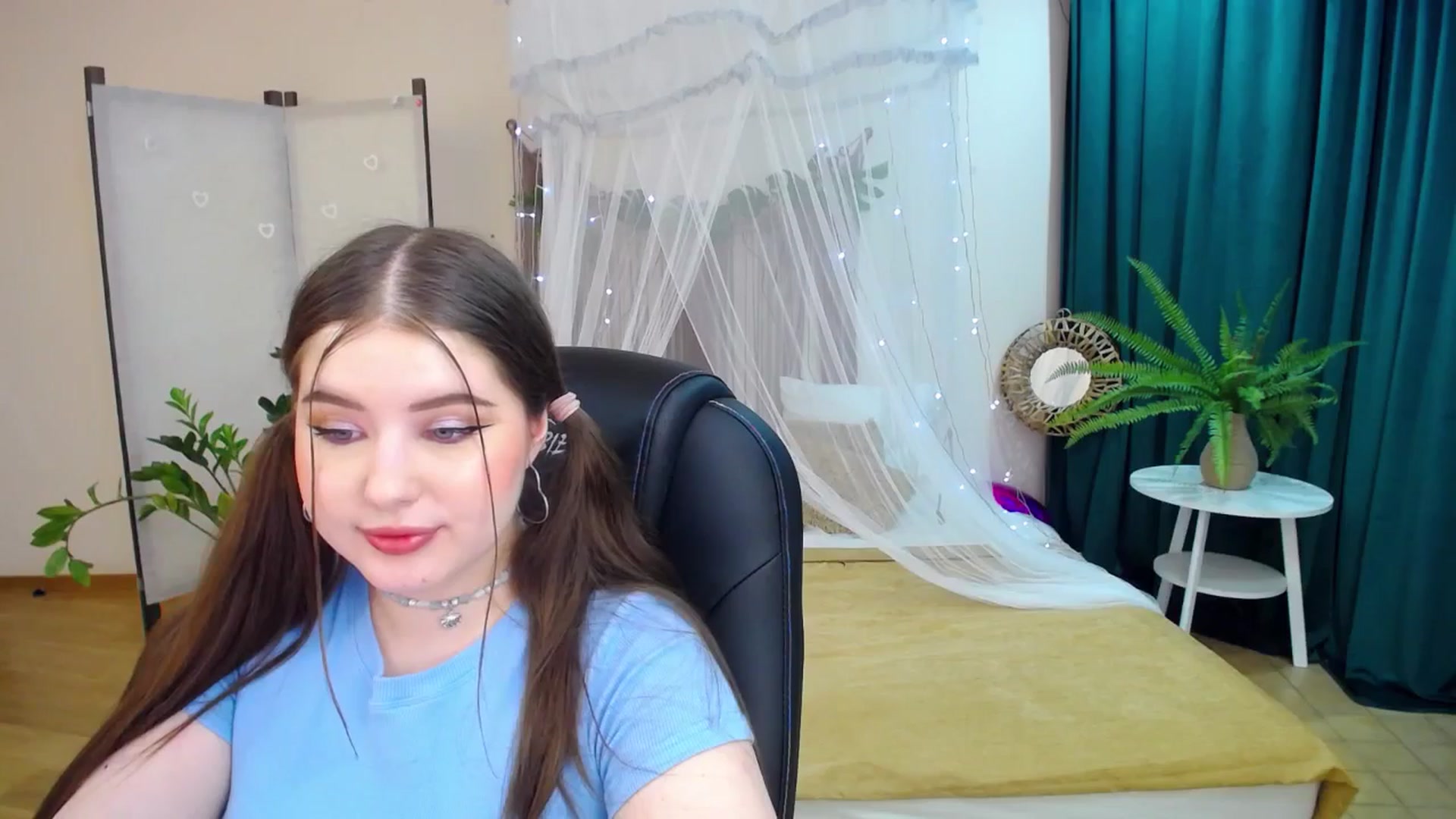 Gallery image thumbnail from AdmireMyEyes's myfreecams stream on, 03/19/2025, 21:46 image 3 of 20