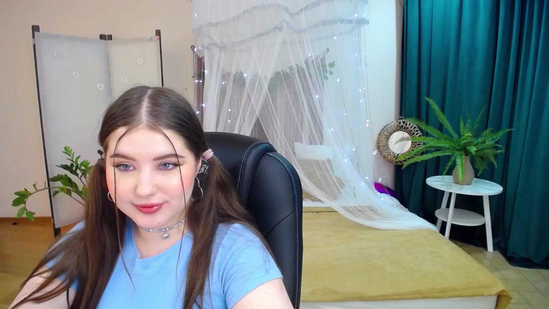 Gallery image thumbnail from AdmireMyEyes's myfreecams stream on, 03/19/2025, 21:46 image 7 of 20
