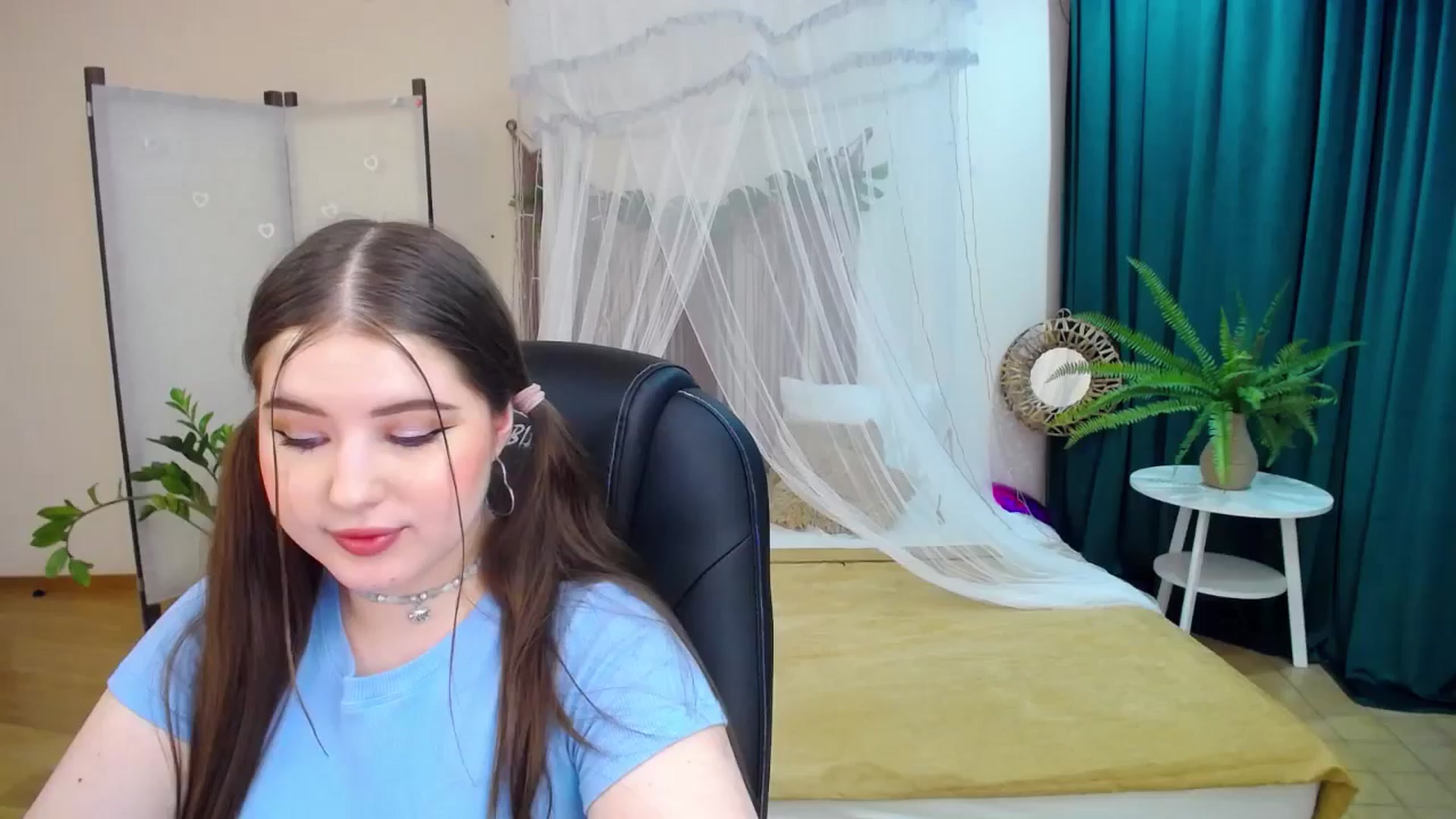 Gallery image thumbnail from AdmireMyEyes's myfreecams stream on, 03/19/2025, 21:46 image 1 of 20