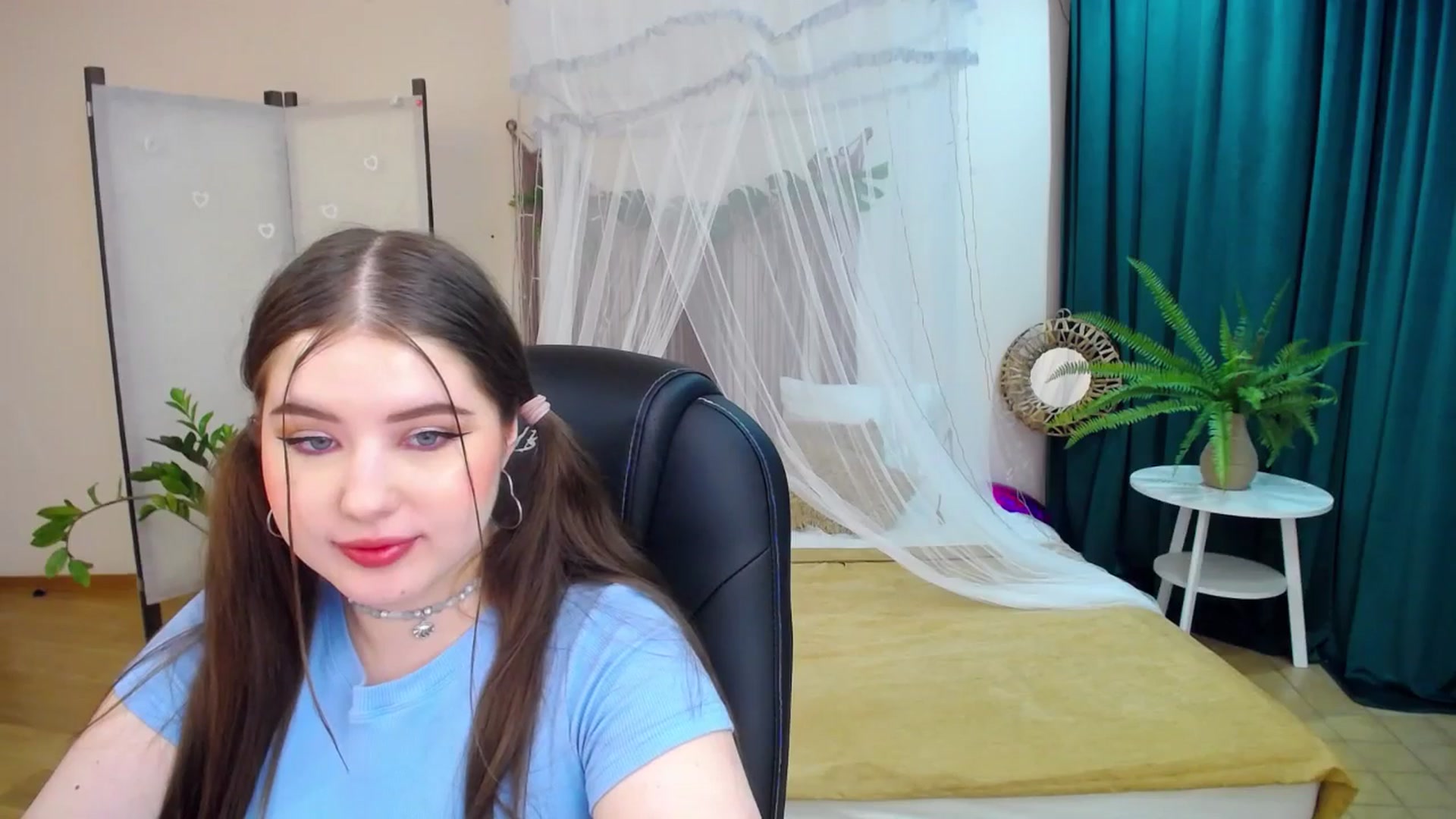Gallery image thumbnail from AdmireMyEyes's myfreecams stream on, 03/19/2025, 21:46 image 9 of 20