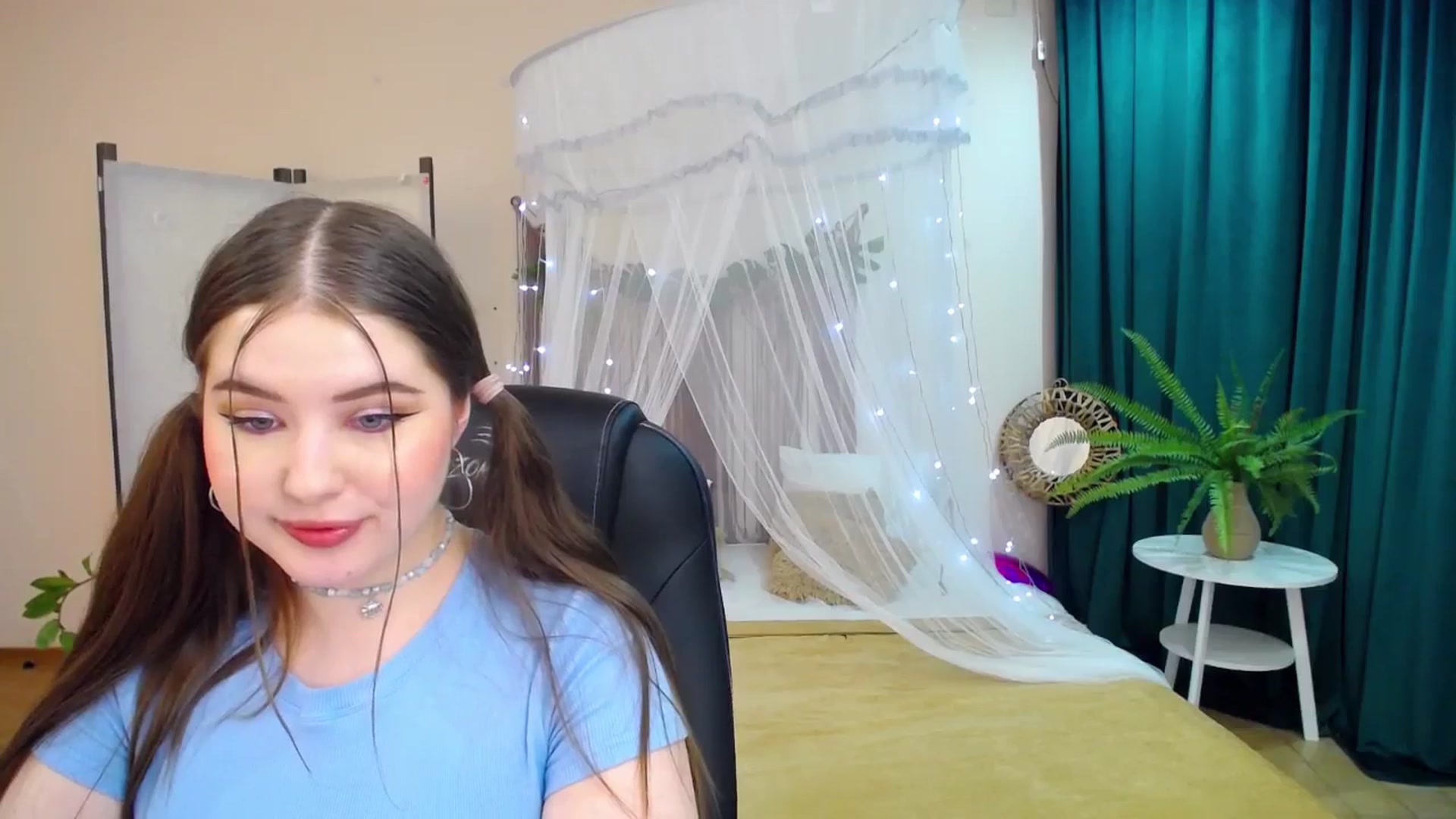 Gallery image thumbnail from AdmireMyEyes's myfreecams stream on, 03/19/2025, 21:46 image 19 of 20