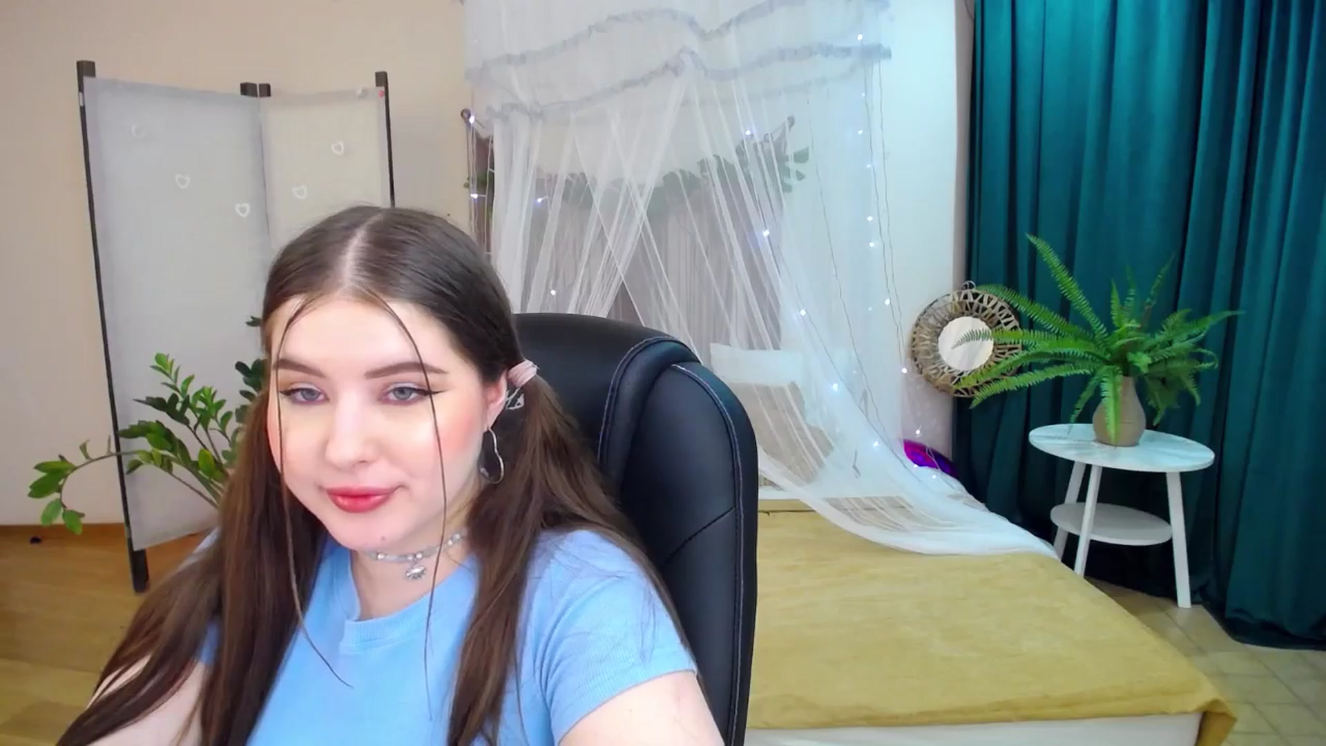 Gallery image thumbnail from AdmireMyEyes's myfreecams stream on, 03/19/2025, 21:46 image 6 of 20