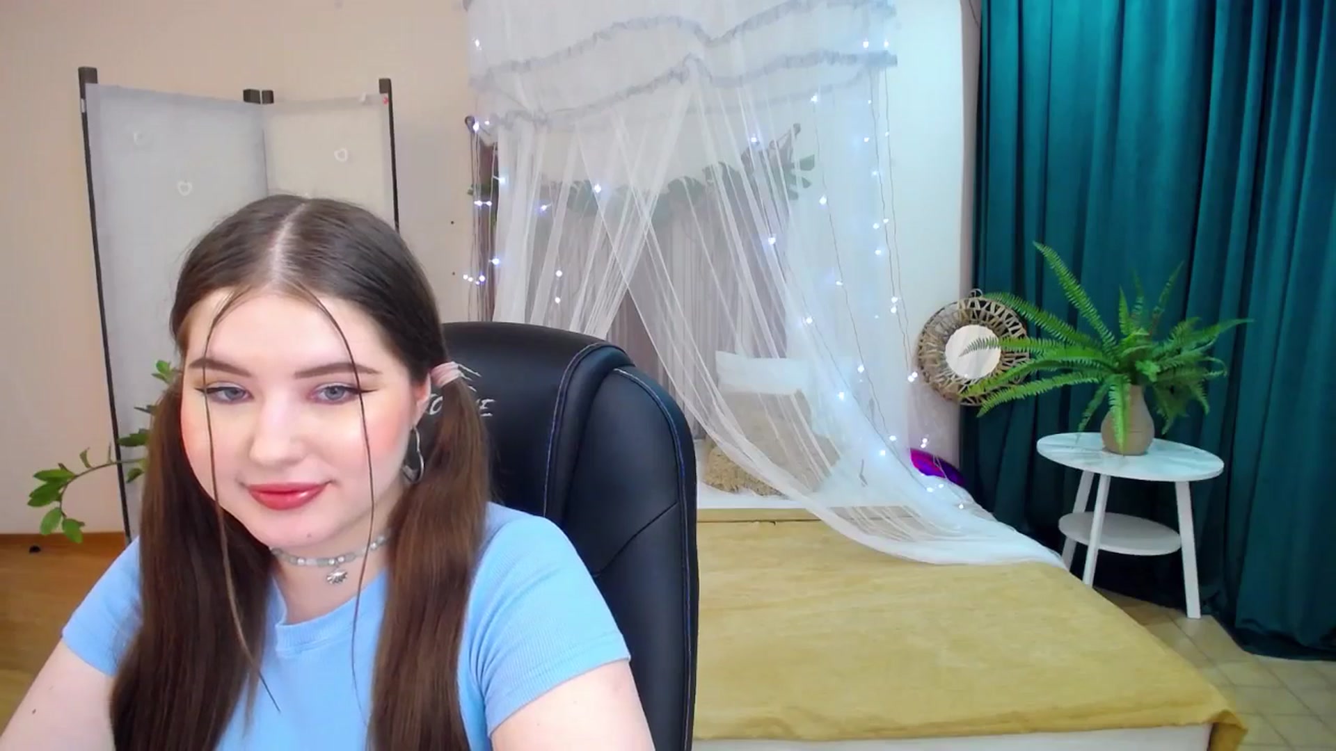 Gallery image thumbnail from AdmireMyEyes's myfreecams stream on, 03/19/2025, 22:41 image 2 of 20