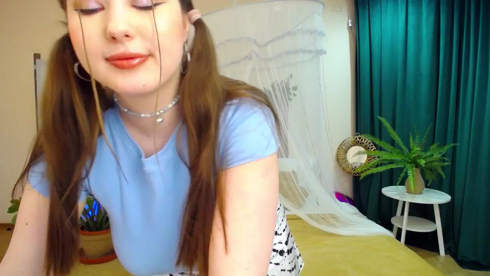 Gallery image thumbnail from AdmireMyEyes's myfreecams stream on, 03/19/2025, 22:41 image 11 of 20