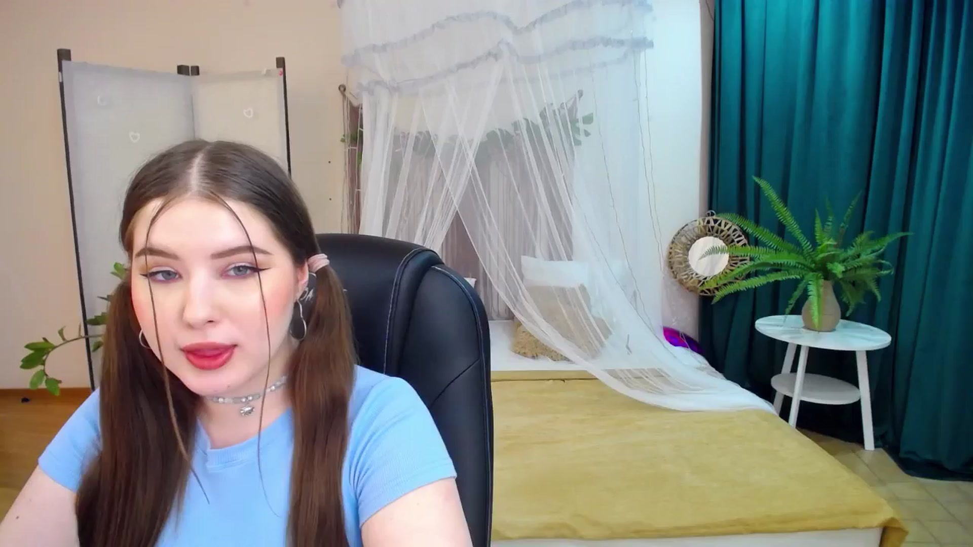 Gallery image thumbnail from AdmireMyEyes's myfreecams stream on, 03/19/2025, 22:41 image 1 of 20