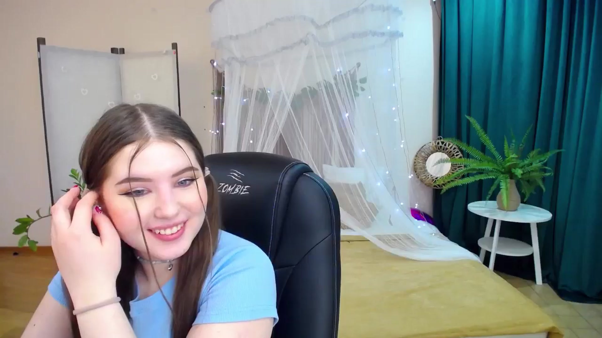 Gallery image thumbnail from AdmireMyEyes's myfreecams stream on, 03/19/2025, 23:47 image 8 of 20