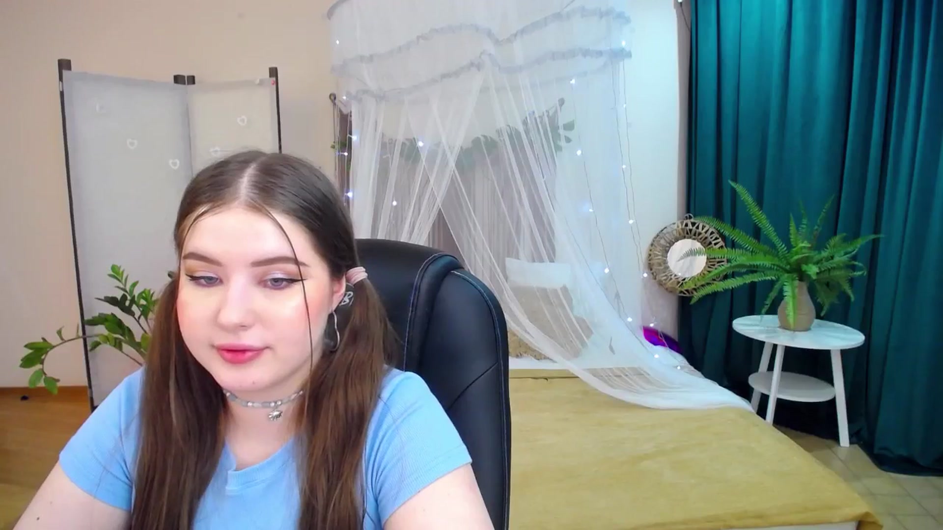 Gallery image thumbnail from AdmireMyEyes's myfreecams stream on, 03/19/2025, 23:47 image 2 of 20
