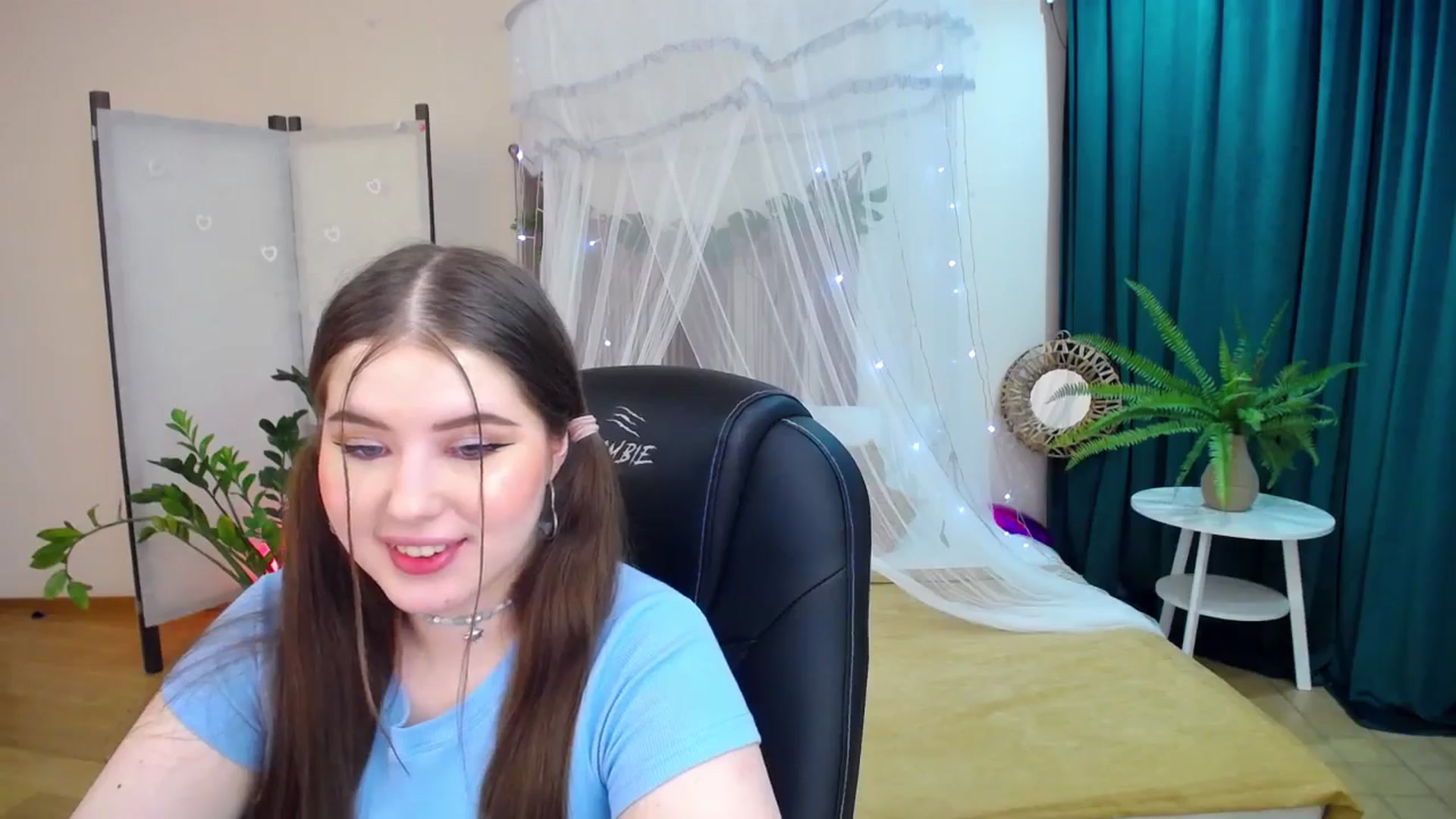 Gallery image thumbnail from AdmireMyEyes's myfreecams stream on, 03/19/2025, 23:47 image 20 of 20
