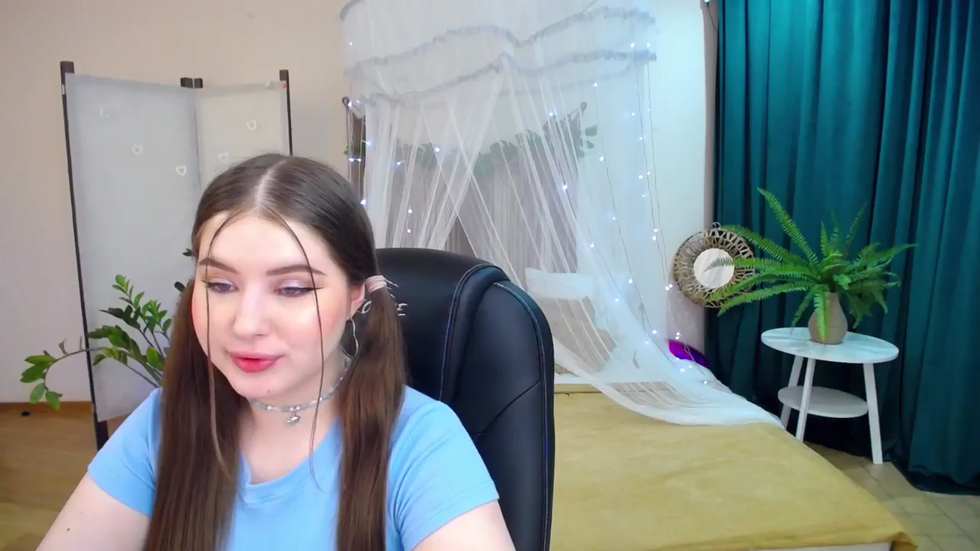 Gallery image thumbnail from AdmireMyEyes's myfreecams stream on, 03/19/2025, 23:47 image 7 of 20