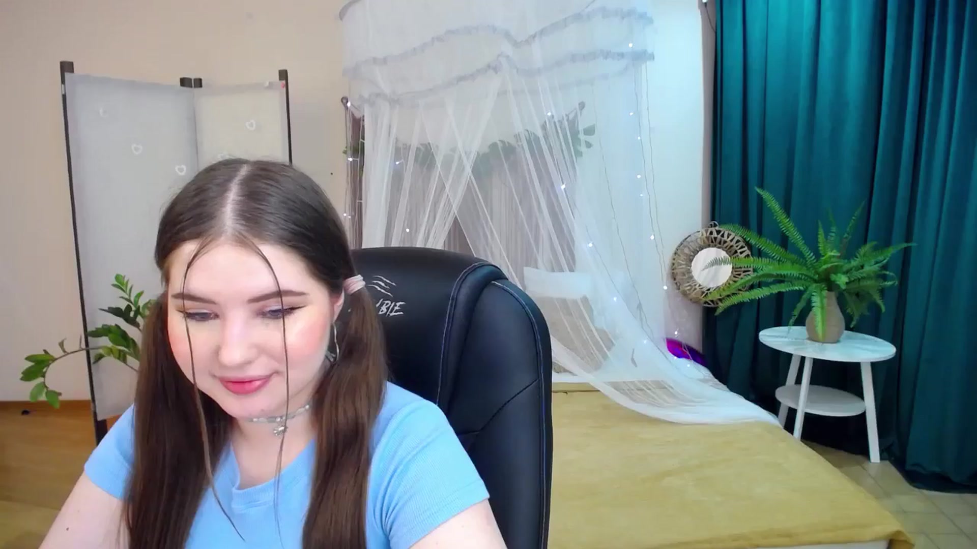 Gallery image thumbnail from AdmireMyEyes's myfreecams stream on, 03/19/2025, 23:47 image 9 of 20