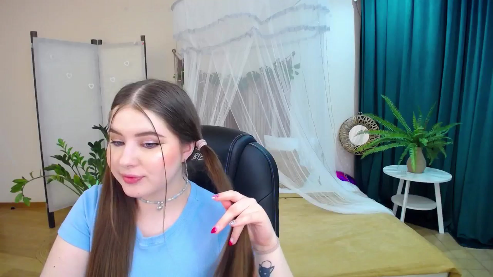 Gallery image thumbnail from AdmireMyEyes's myfreecams stream on, 03/19/2025, 23:47 image 6 of 20
