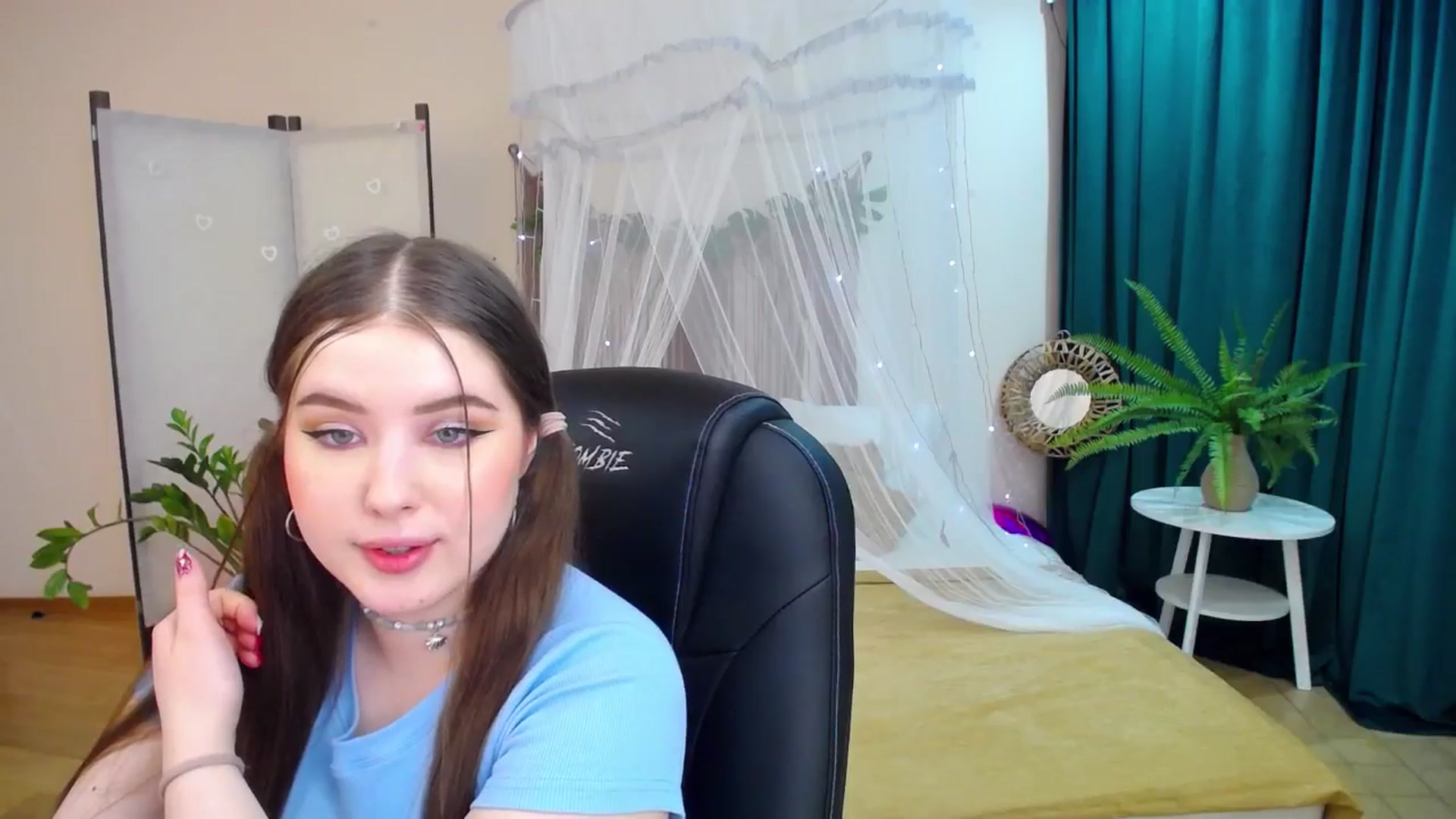 Gallery image thumbnail from AdmireMyEyes's myfreecams stream on, 03/19/2025, 23:47 image 15 of 20