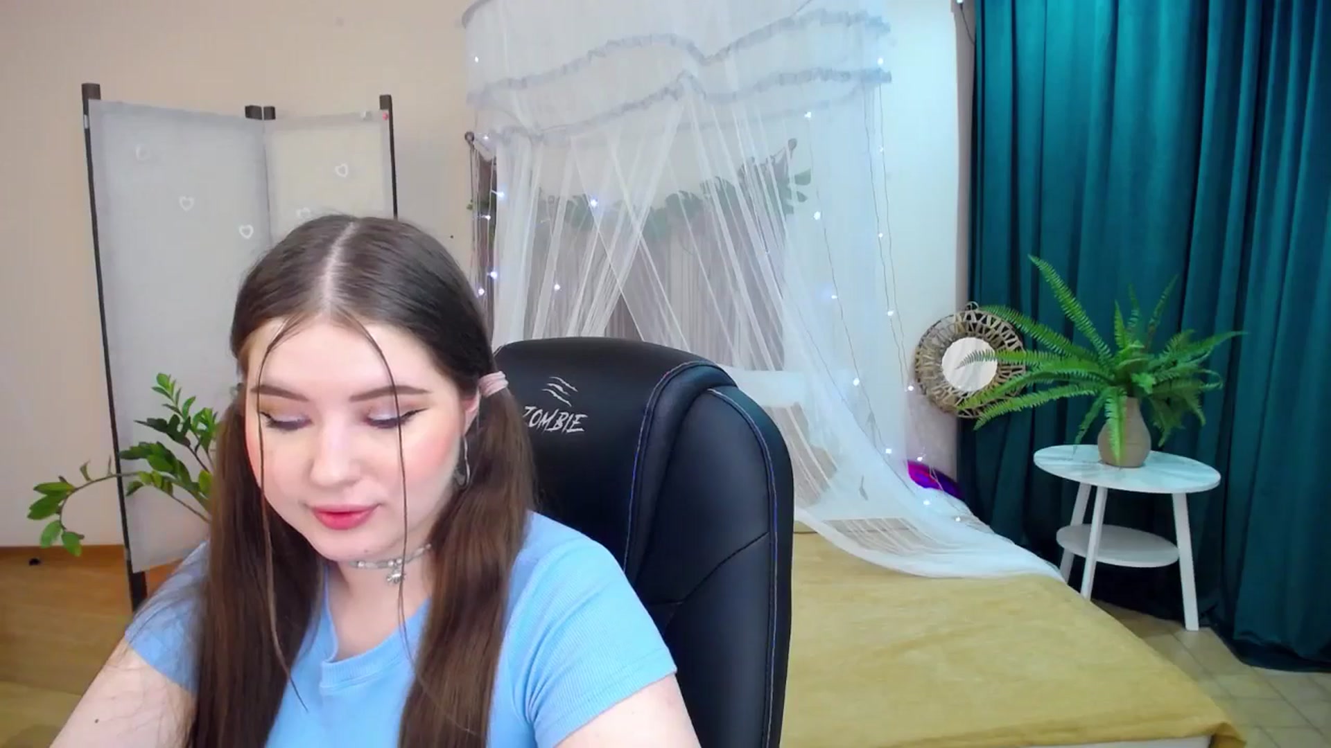 Gallery image thumbnail from AdmireMyEyes's myfreecams stream on, 03/19/2025, 23:47 image 19 of 20