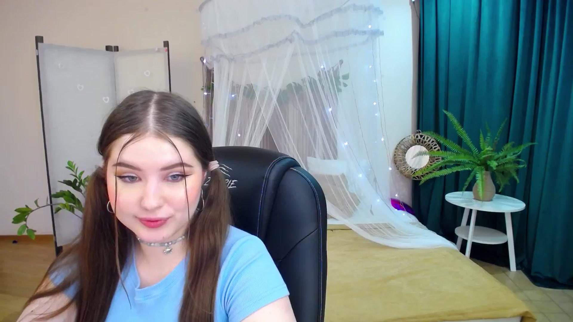 Gallery image thumbnail from AdmireMyEyes's myfreecams stream on, 03/19/2025, 23:47 image 13 of 20