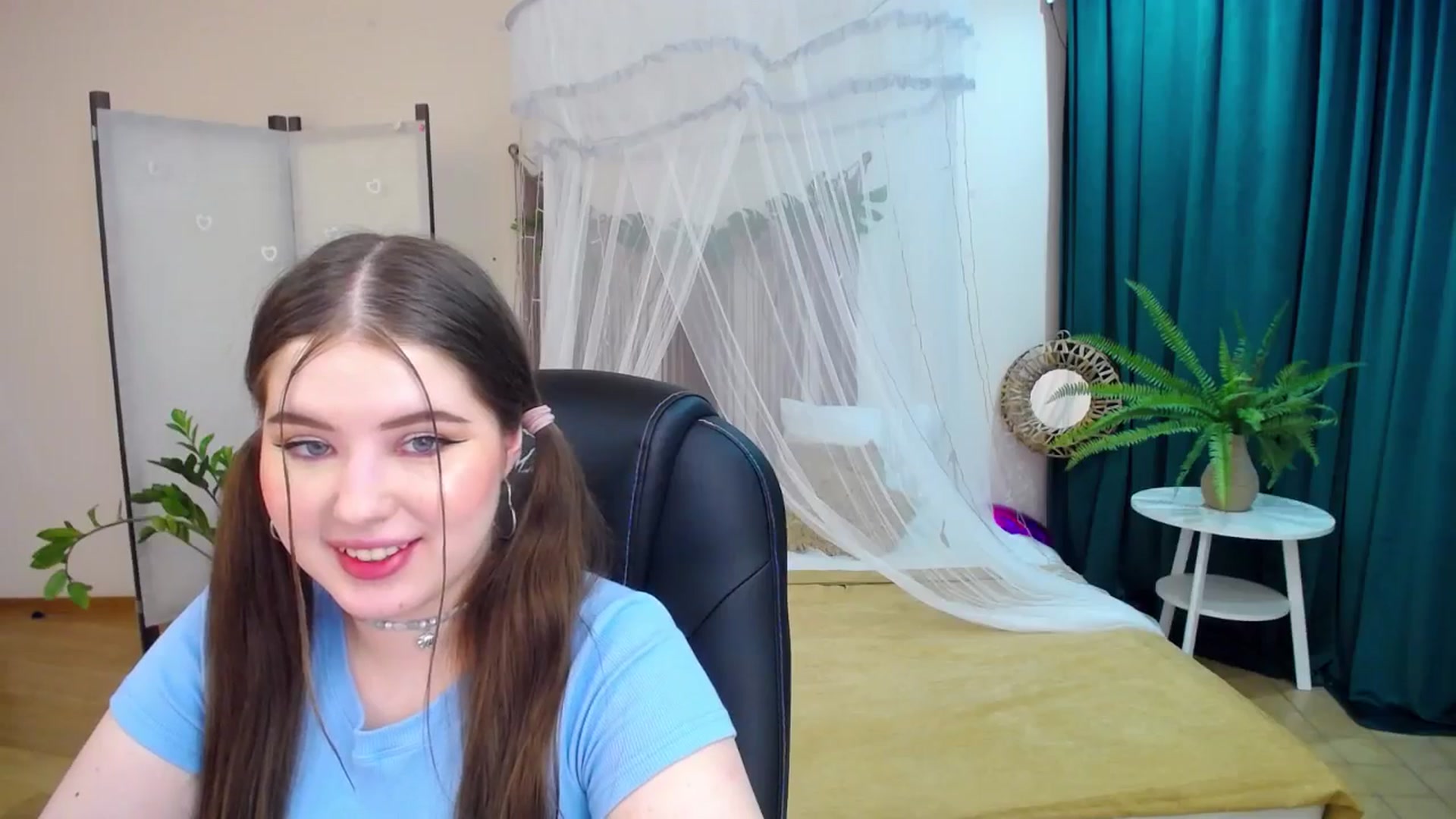 Gallery image thumbnail from AdmireMyEyes's myfreecams stream on, 03/19/2025, 23:47 image 3 of 20