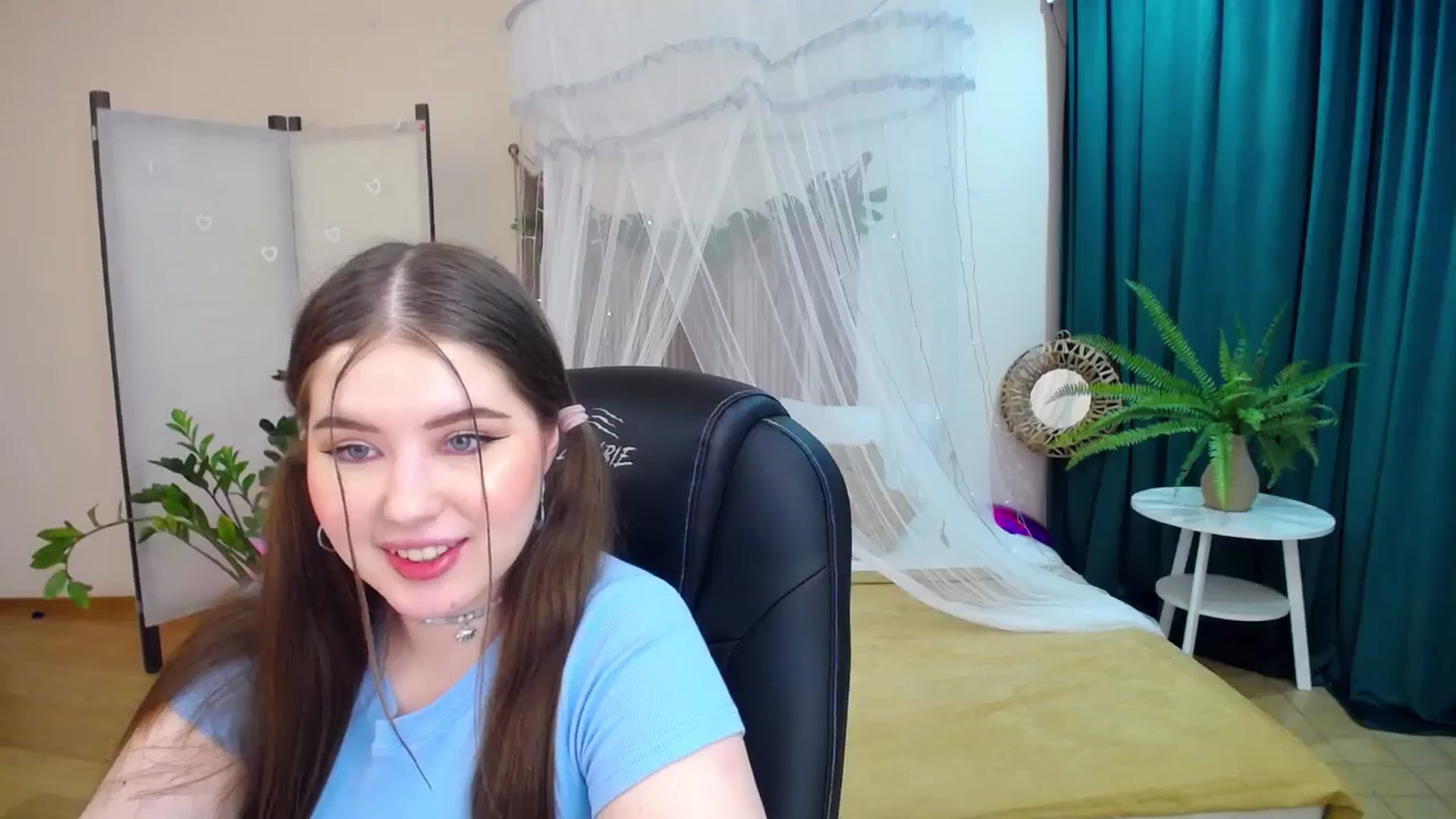 Gallery image thumbnail from AdmireMyEyes's myfreecams stream on, 03/19/2025, 23:47 image 10 of 20