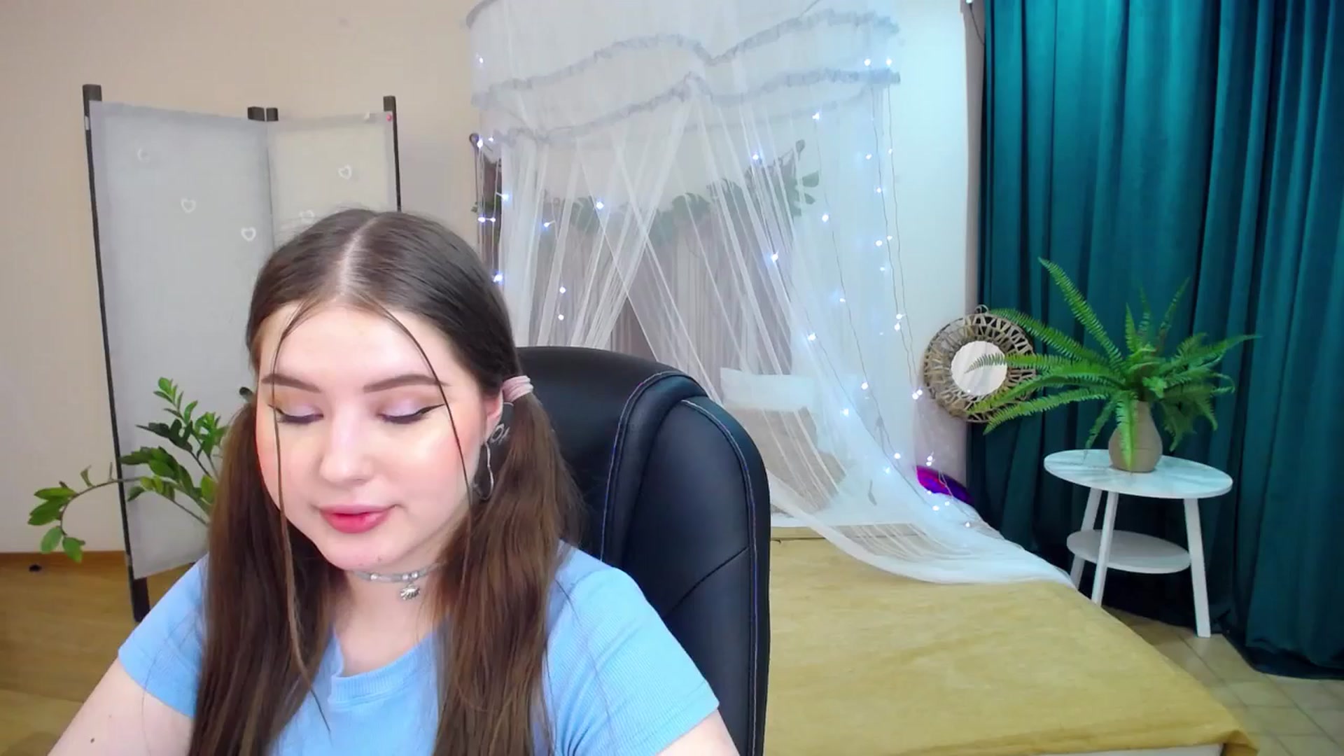 Gallery image thumbnail from AdmireMyEyes's myfreecams stream on, 03/19/2025, 23:47 image 1 of 20
