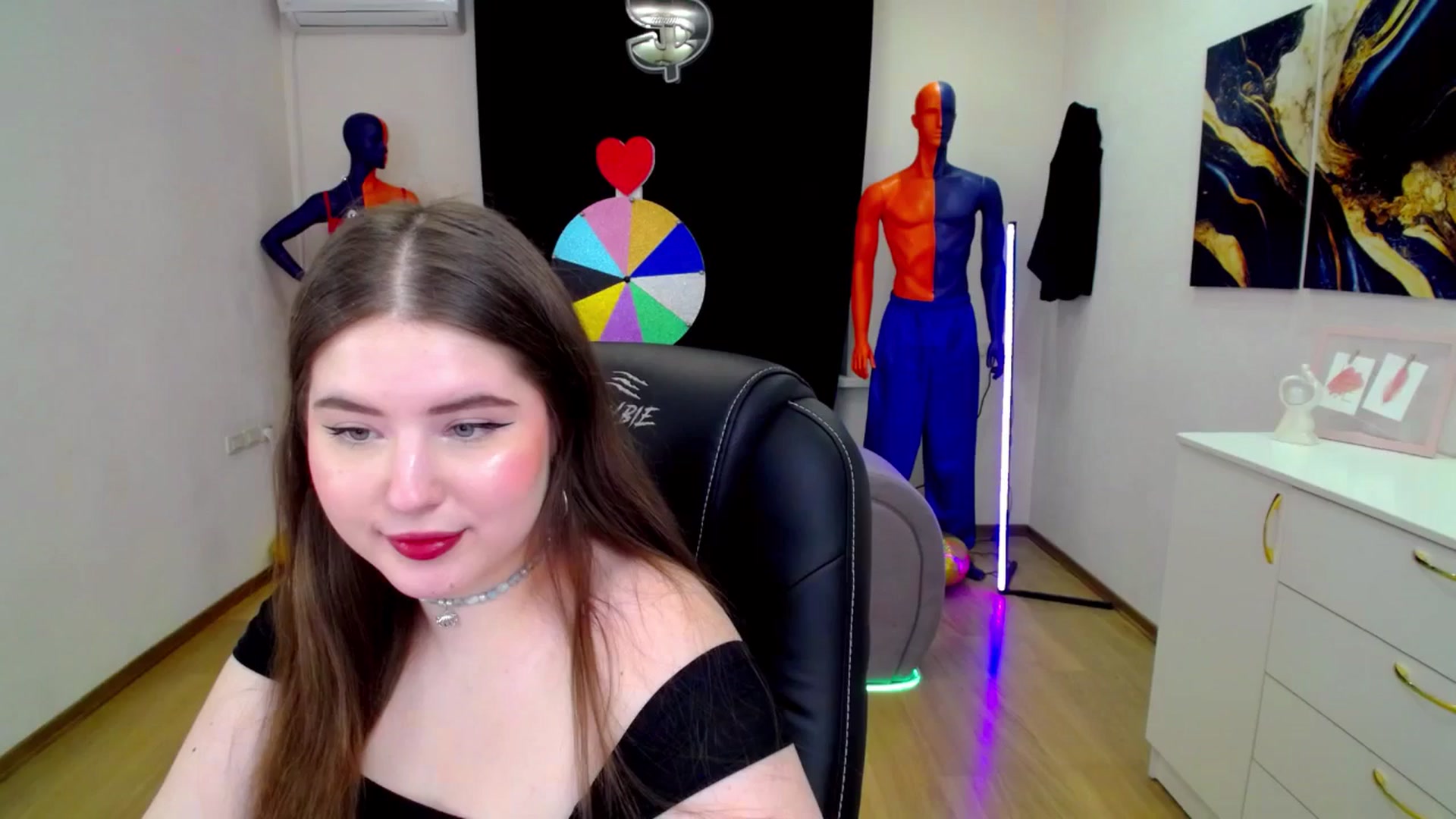 Gallery image thumbnail from AdmireMyEyes's myfreecams stream on, 03/21/2025, 07:00 image 4 of 20