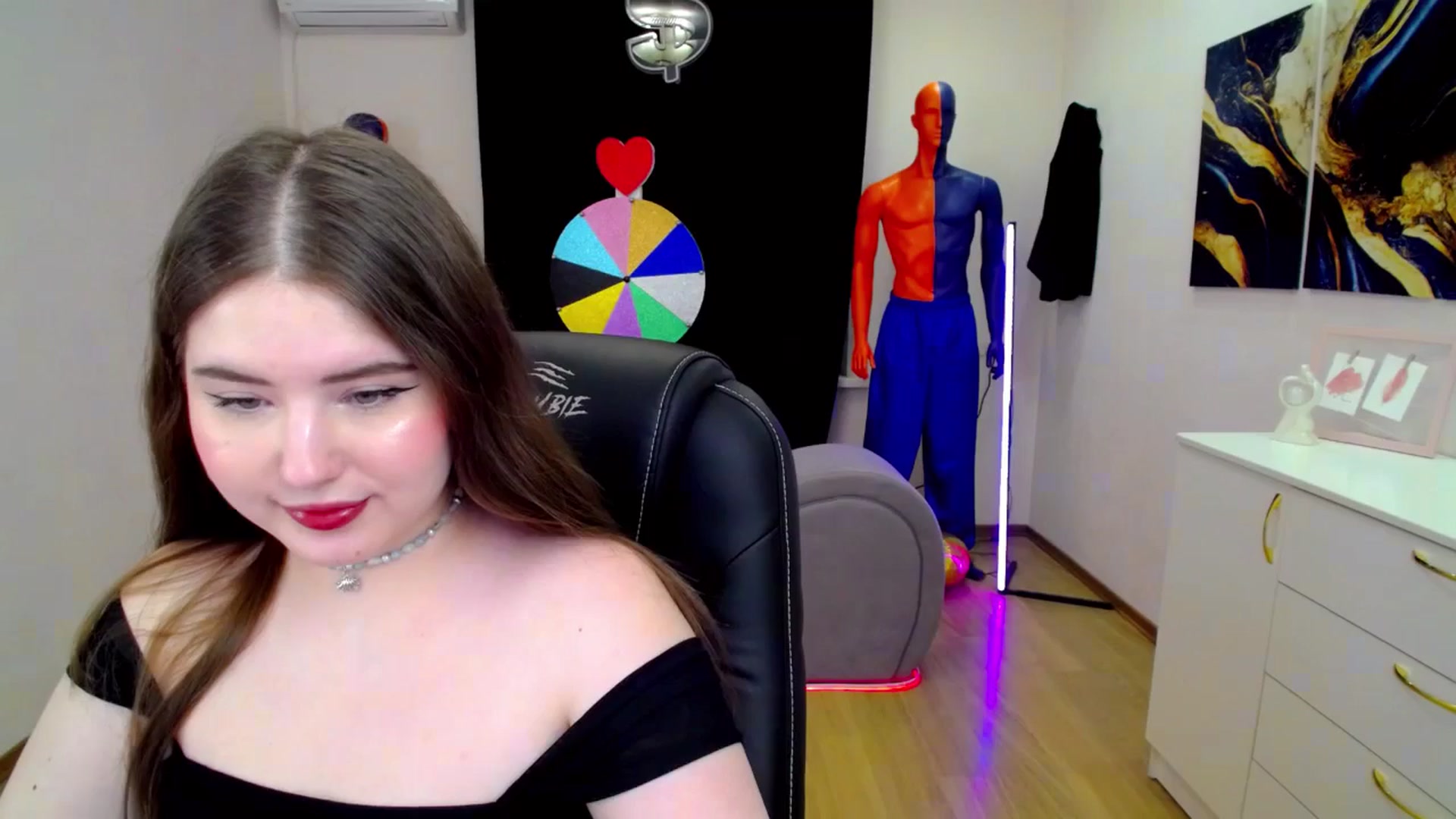 Gallery image thumbnail from AdmireMyEyes's myfreecams stream on, 03/21/2025, 07:00 image 19 of 20