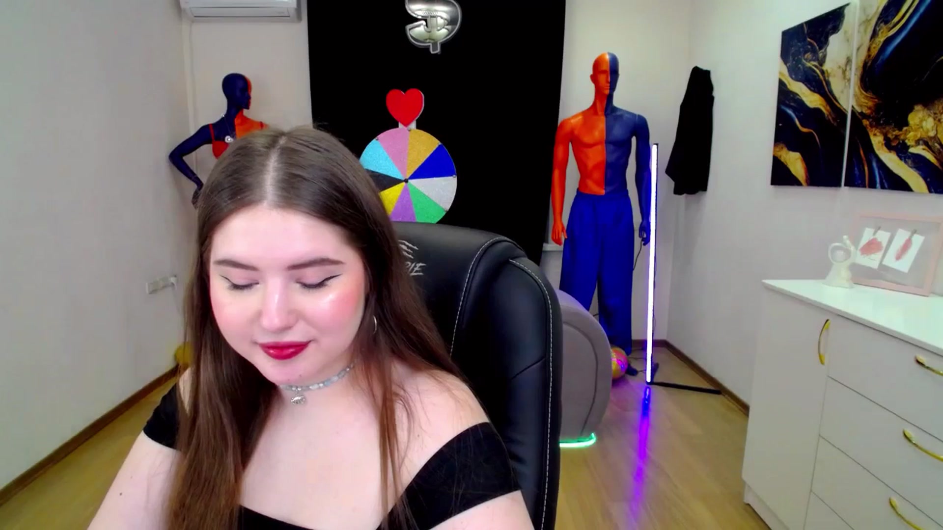 Gallery image thumbnail from AdmireMyEyes's myfreecams stream on, 03/21/2025, 07:00 image 6 of 20