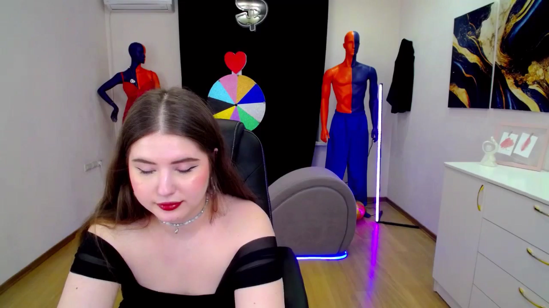 Gallery image thumbnail from AdmireMyEyes's myfreecams stream on, 03/21/2025, 07:46 image 2 of 20