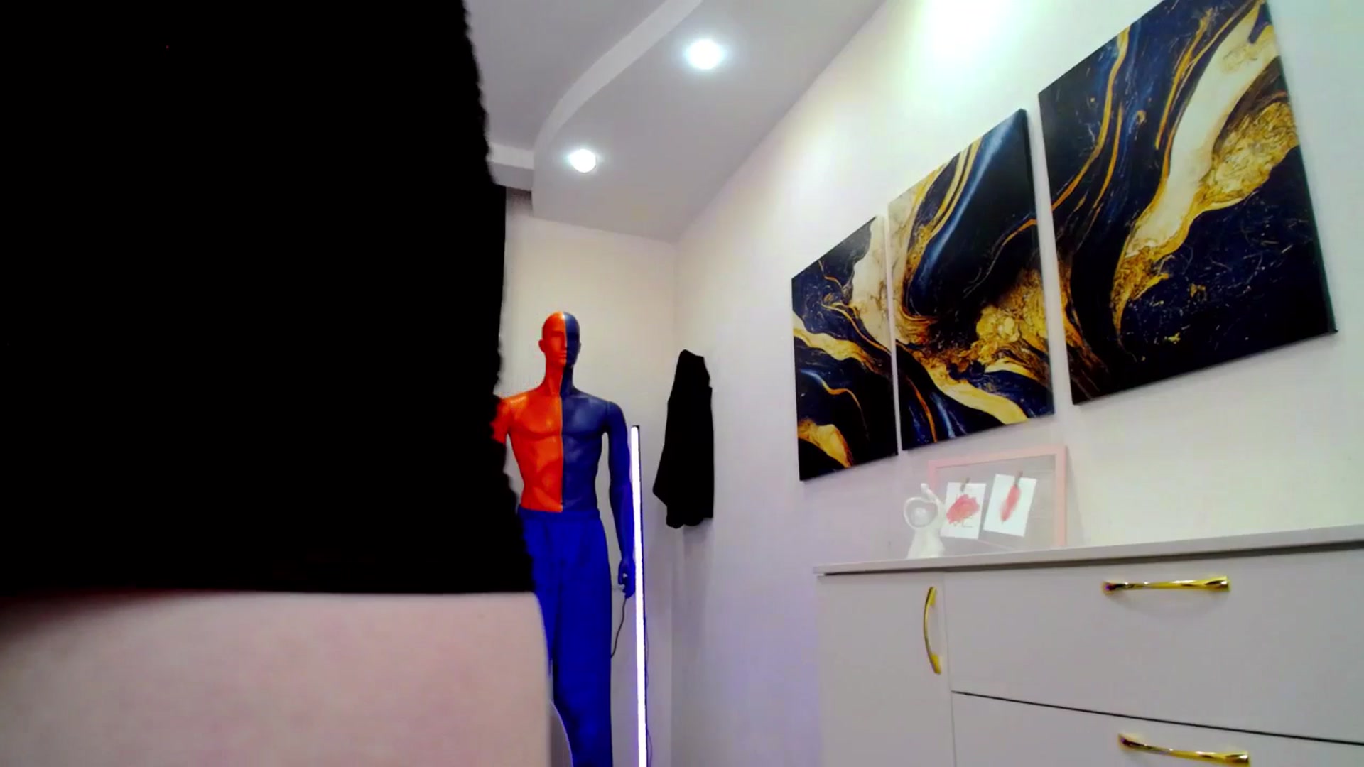 Gallery image thumbnail from AdmireMyEyes's myfreecams stream on, 03/21/2025, 07:46 image 10 of 20