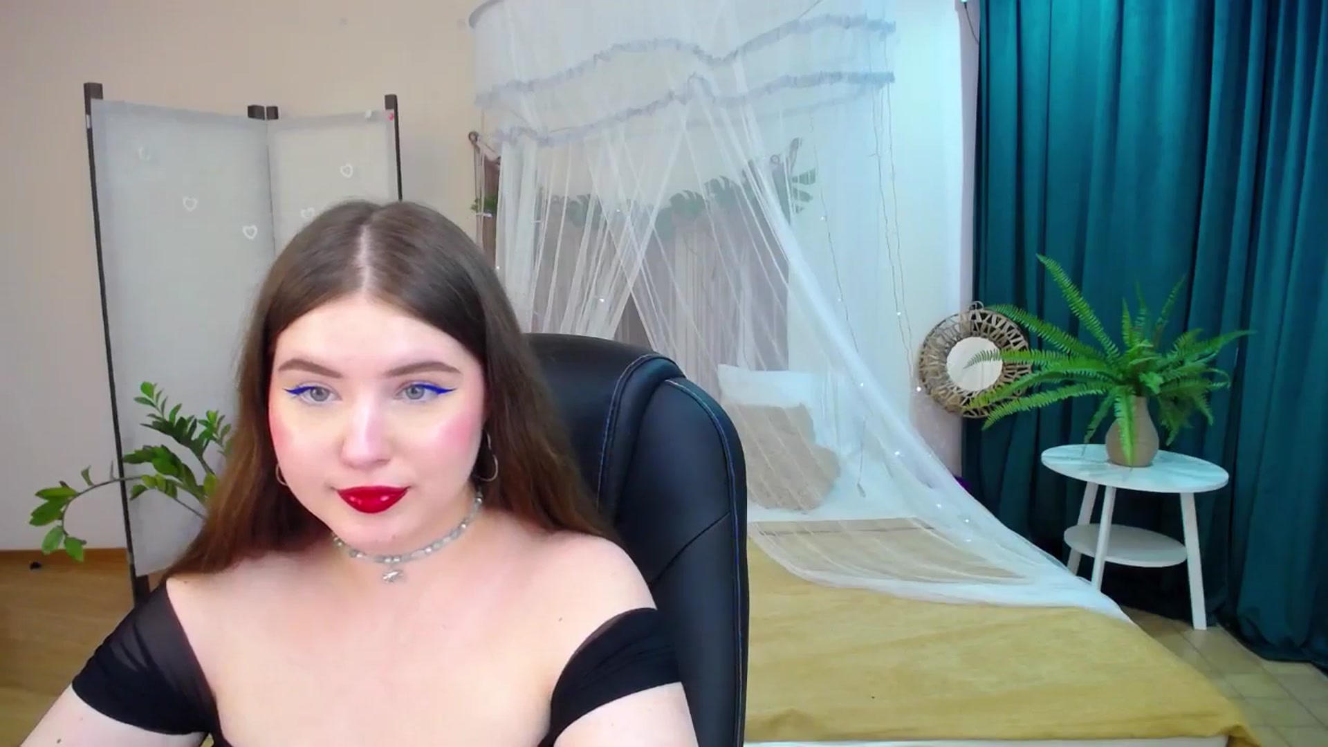 Gallery image thumbnail from AdmireMyEyes's myfreecams stream on, 03/23/2025, 07:46 image 19 of 20